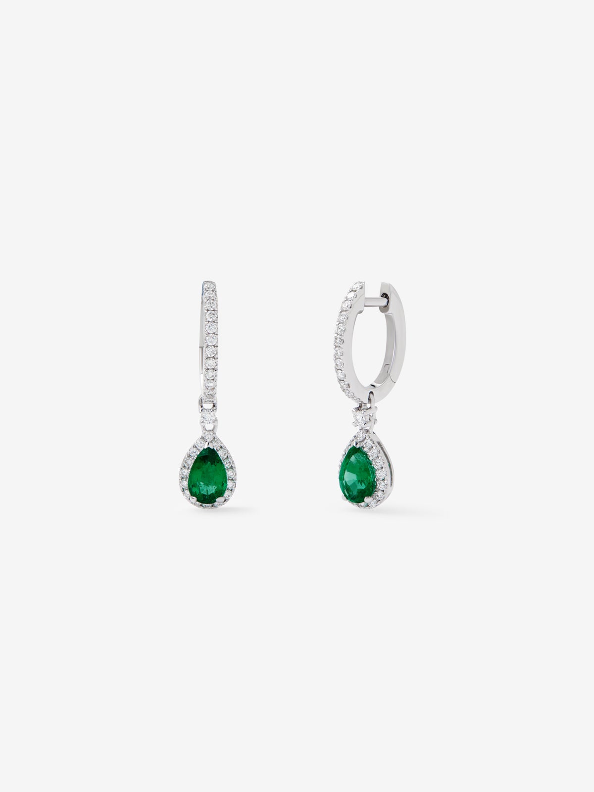Pendientes de oro blanco de 18K con esmeralda
