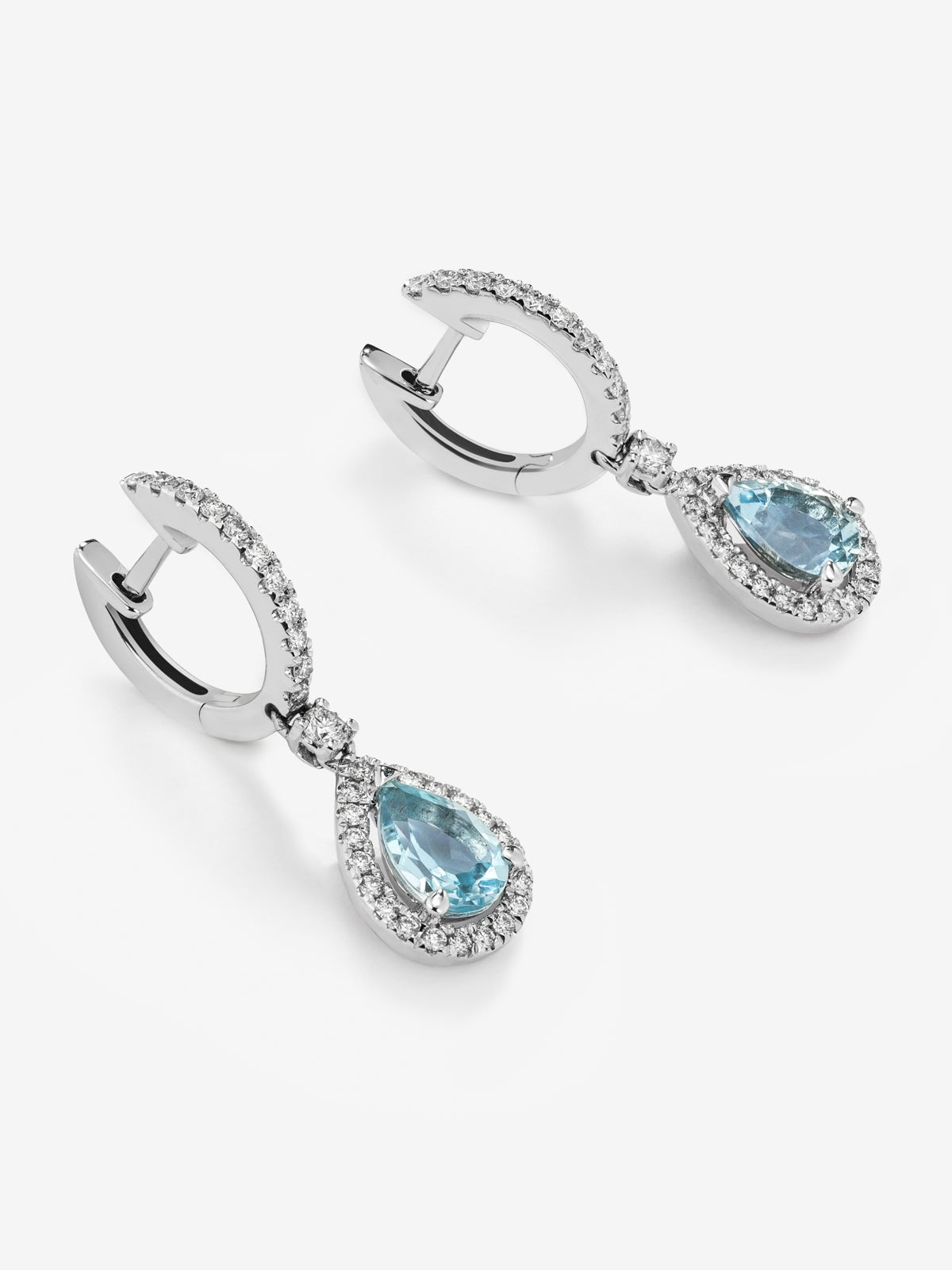 Pendientes de oro blanco de 18K con aguamarinas rosas en talla pera de 1,18 cts y diamantes blancos en talla brillante de 0,43 cts