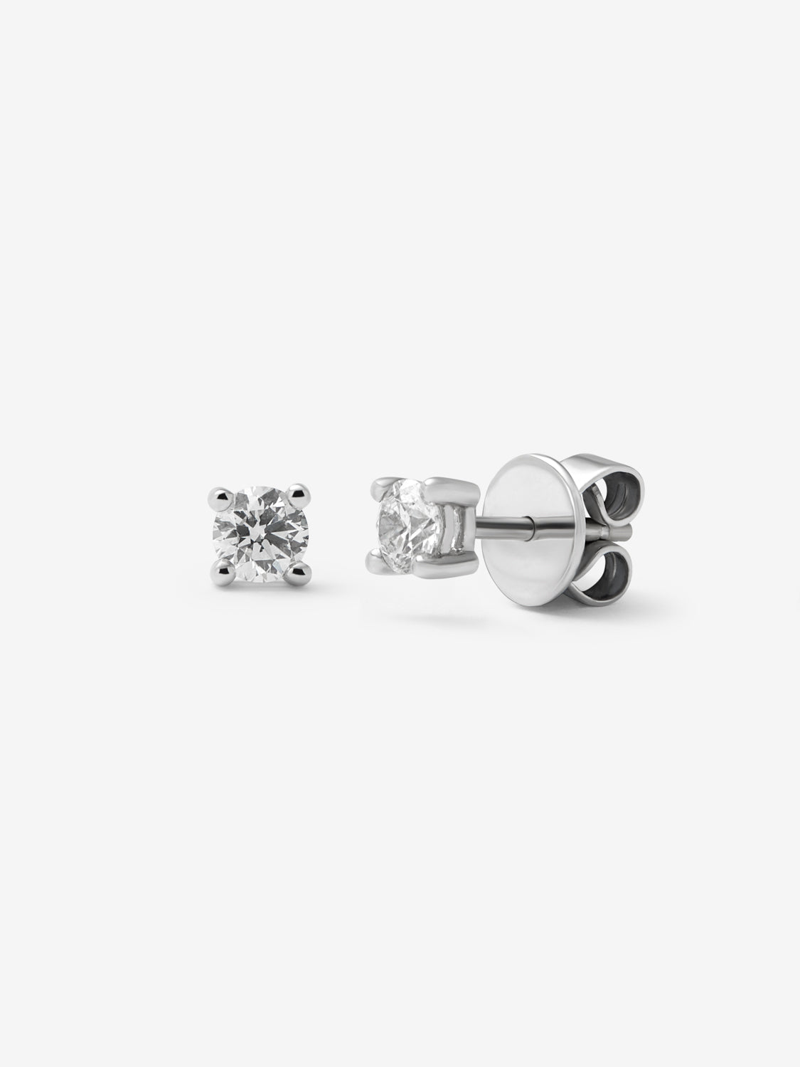 Pendientes de oro blanco de 18K con 2 diamantes en talla brillante con un total de 0,3 cts