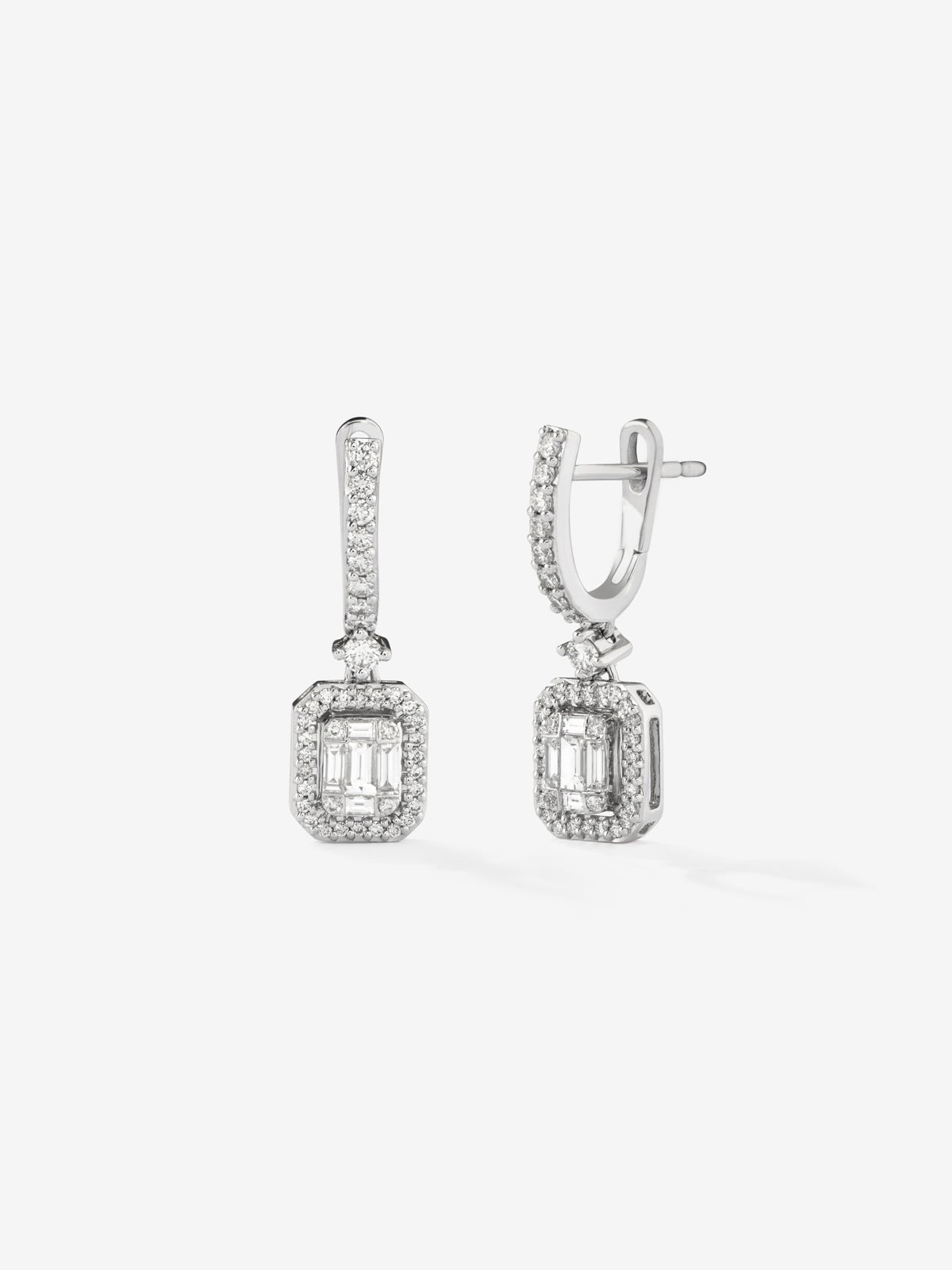 Pendientes de oro blanco de 18K con diamante solitario