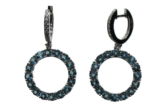 Pendientes plata 925 con 32 topacios azules en talla brillante con un total de 4,3 cts y 22 diamantes con un total de 0,23 cts