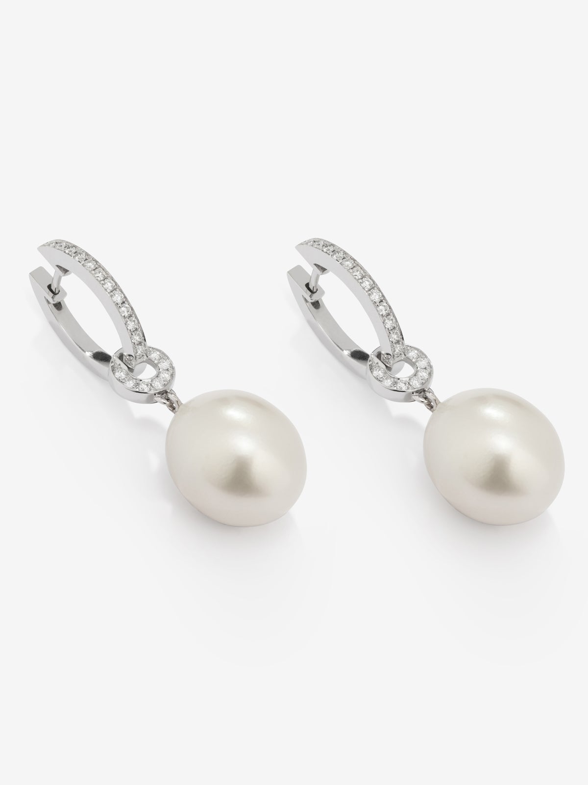 Pendientes de oro blanco de 18K con perlas australiana y diamantes