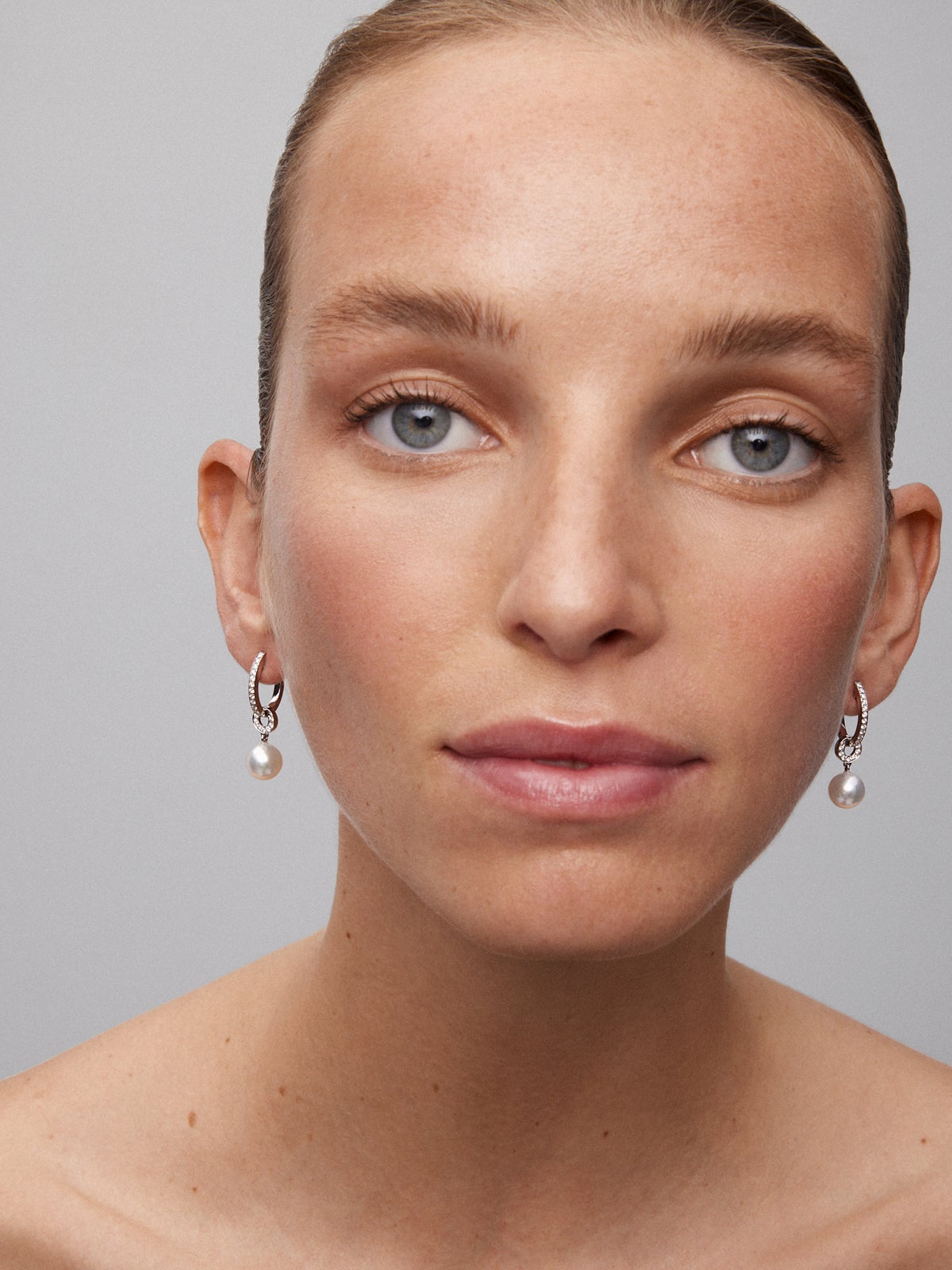 Pendientes de oro blanco de 18K con perlas australiana y diamantes