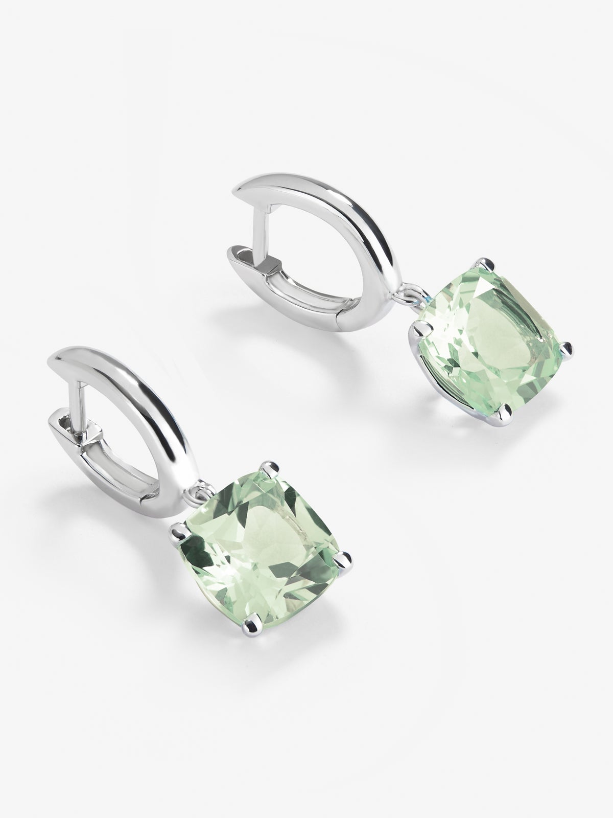 Pendientes de plata 925 con amatistas verdes en talla cushion de 5,3 cts