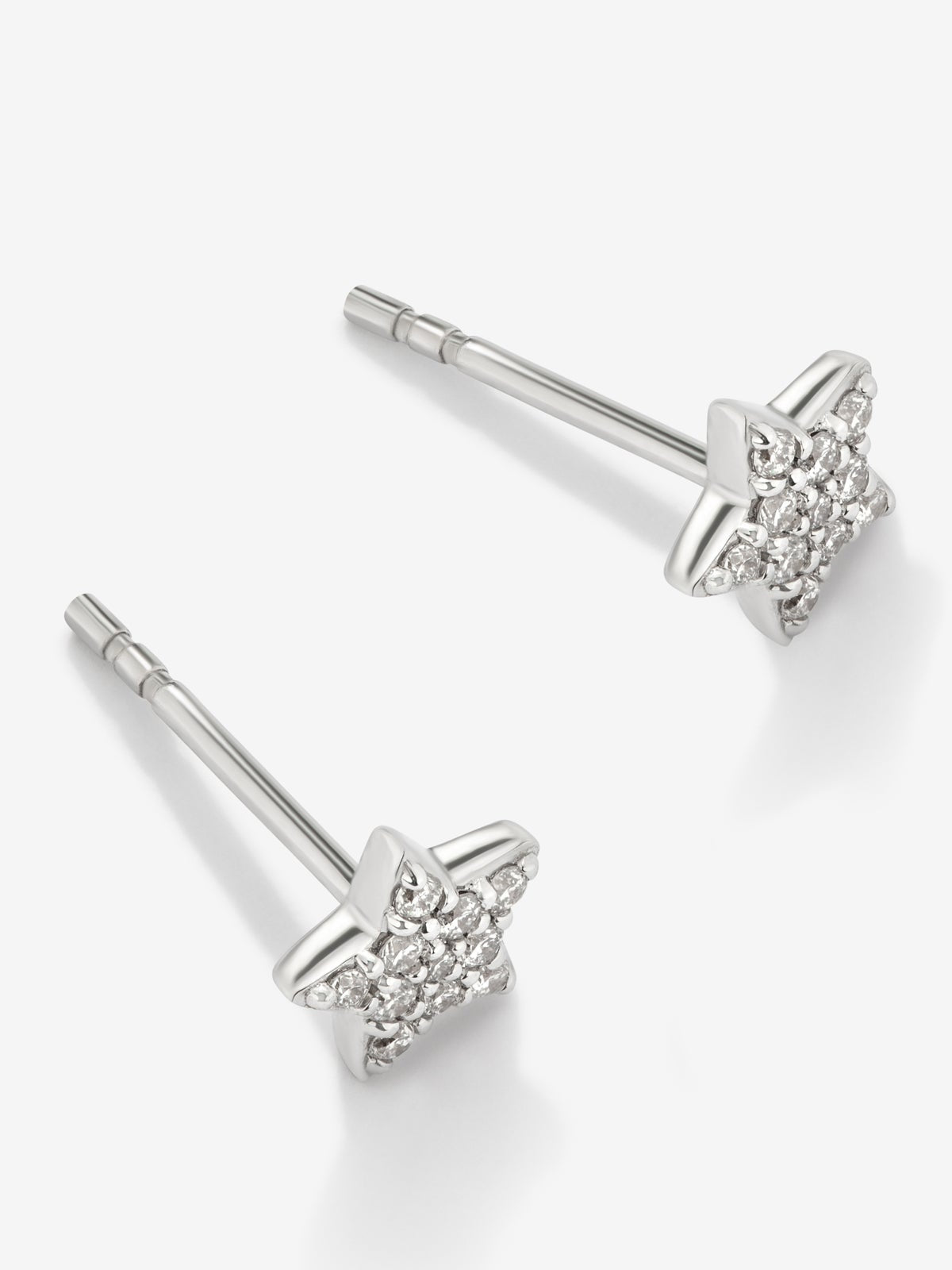 Pendientes de estrella de oro blanco de 18K y diamantes