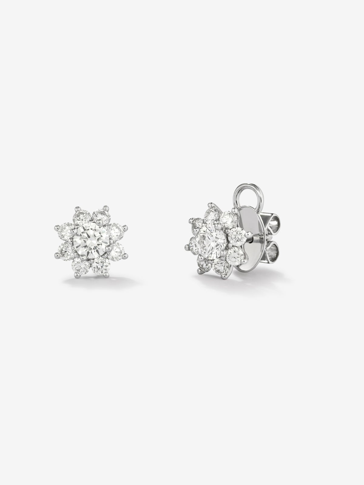 Pendientes flor de oro blanco de 18K con diamante solitario y orla de diamantes