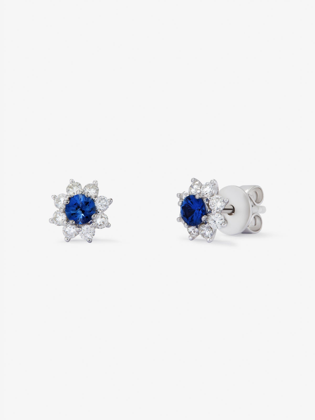 Pendientes de oro blanco de 18K con zafiro