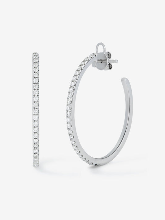 Pendientes de aro de oro blanco de 18K con 50 diamantes en talla brillante con un total de 0,74 cts