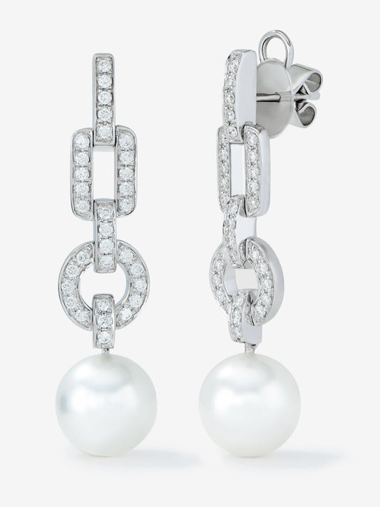 Pendientes de oro blanco de 18K con 2 perlas de 10mm y 64 diamantes en talla brillante con un total de 0,61 cts