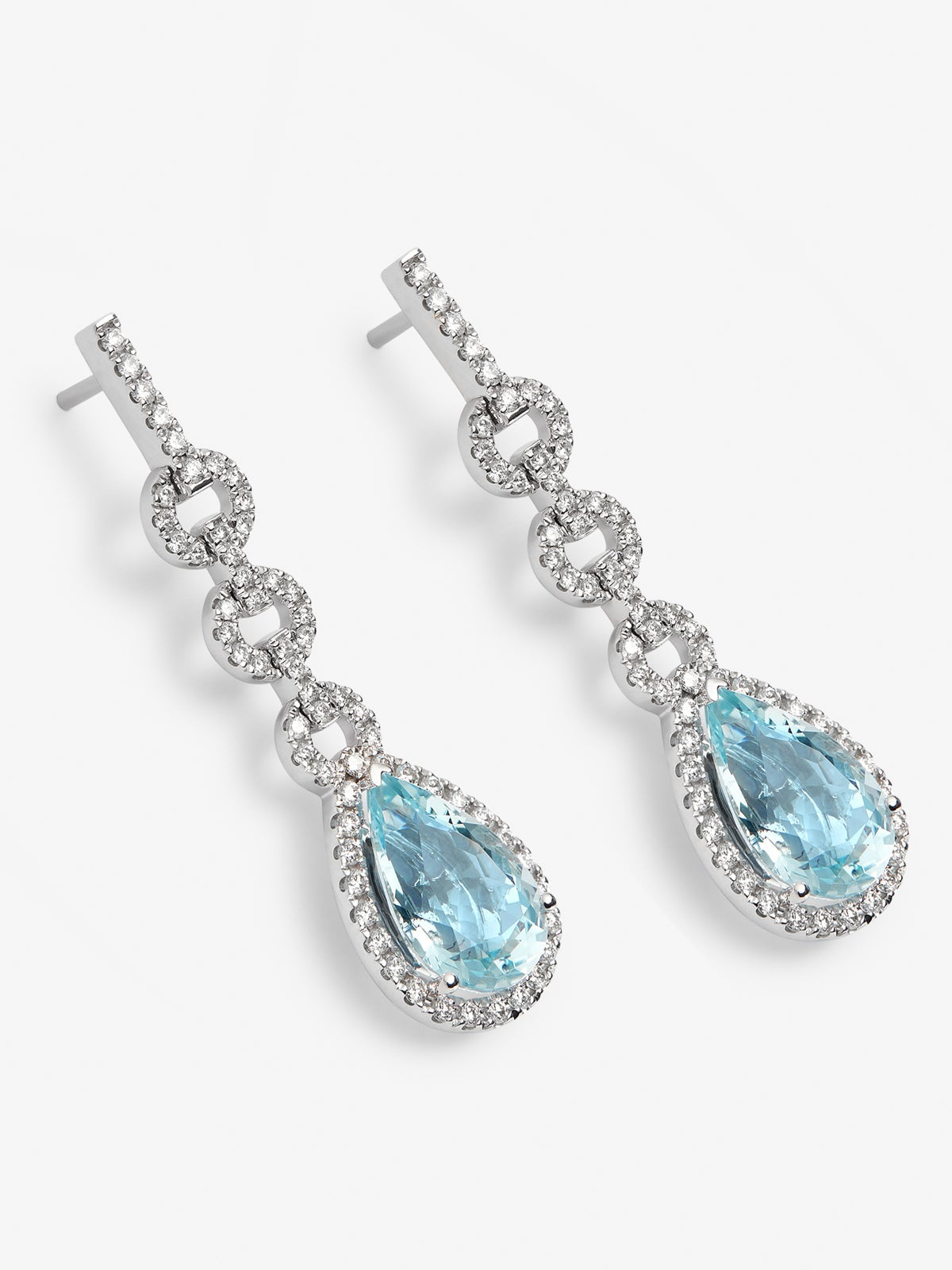 Anillo de oro blanco de 18kt con diamantes y zafiros