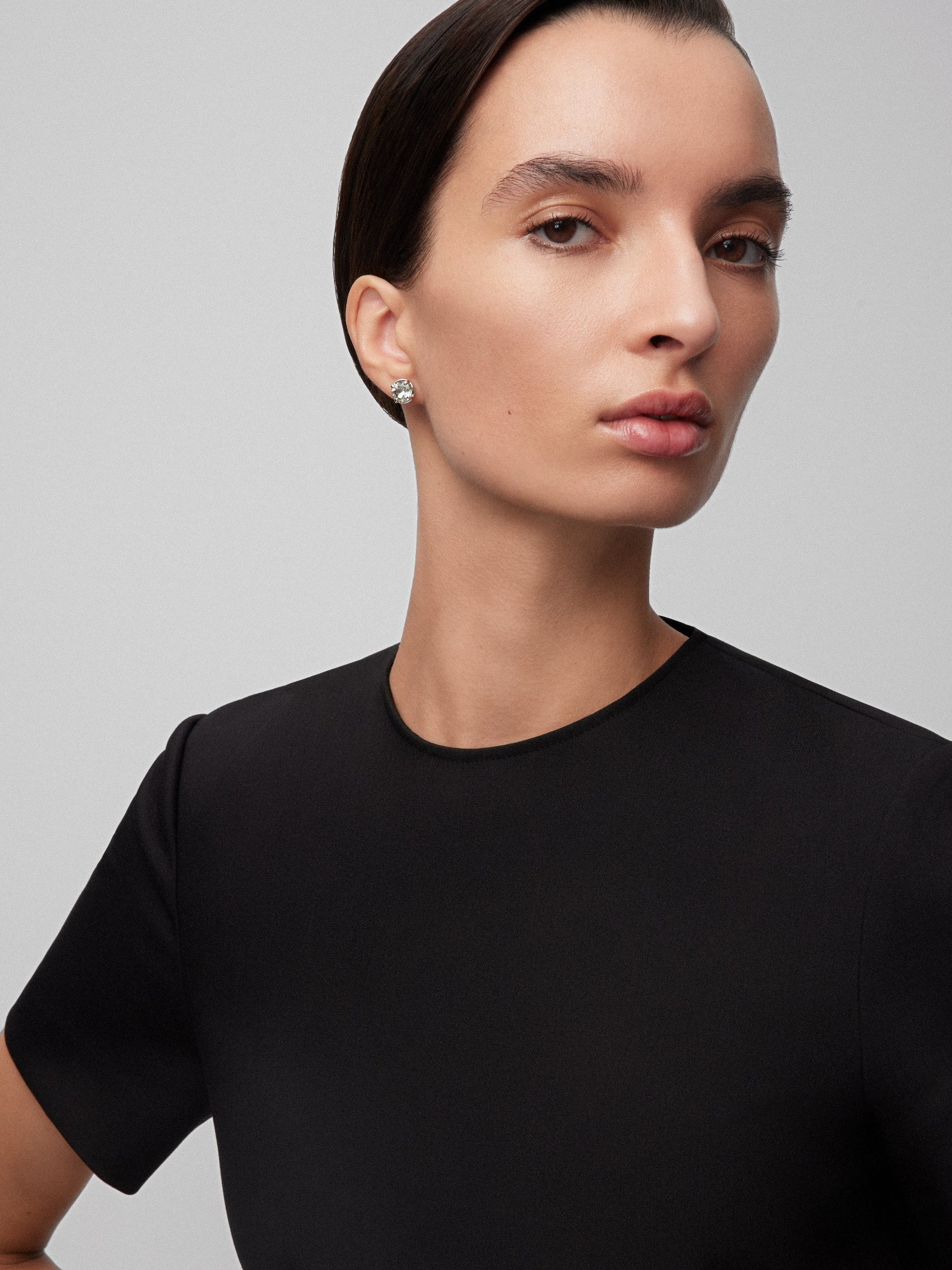 Pendientes de plata 925 con 2 amatistas verdes en talla brillante con un total de 4,1 cts