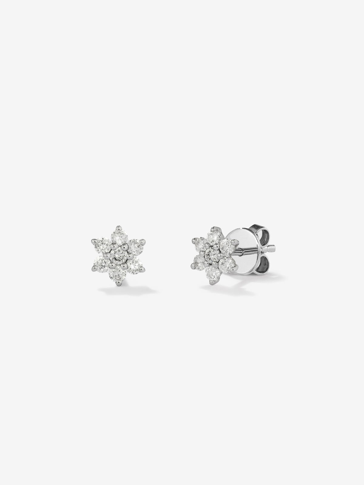 Pendientes de oro blanco de 18K con diamantes en talla brillante de 0,3 cts con forma de estrella
