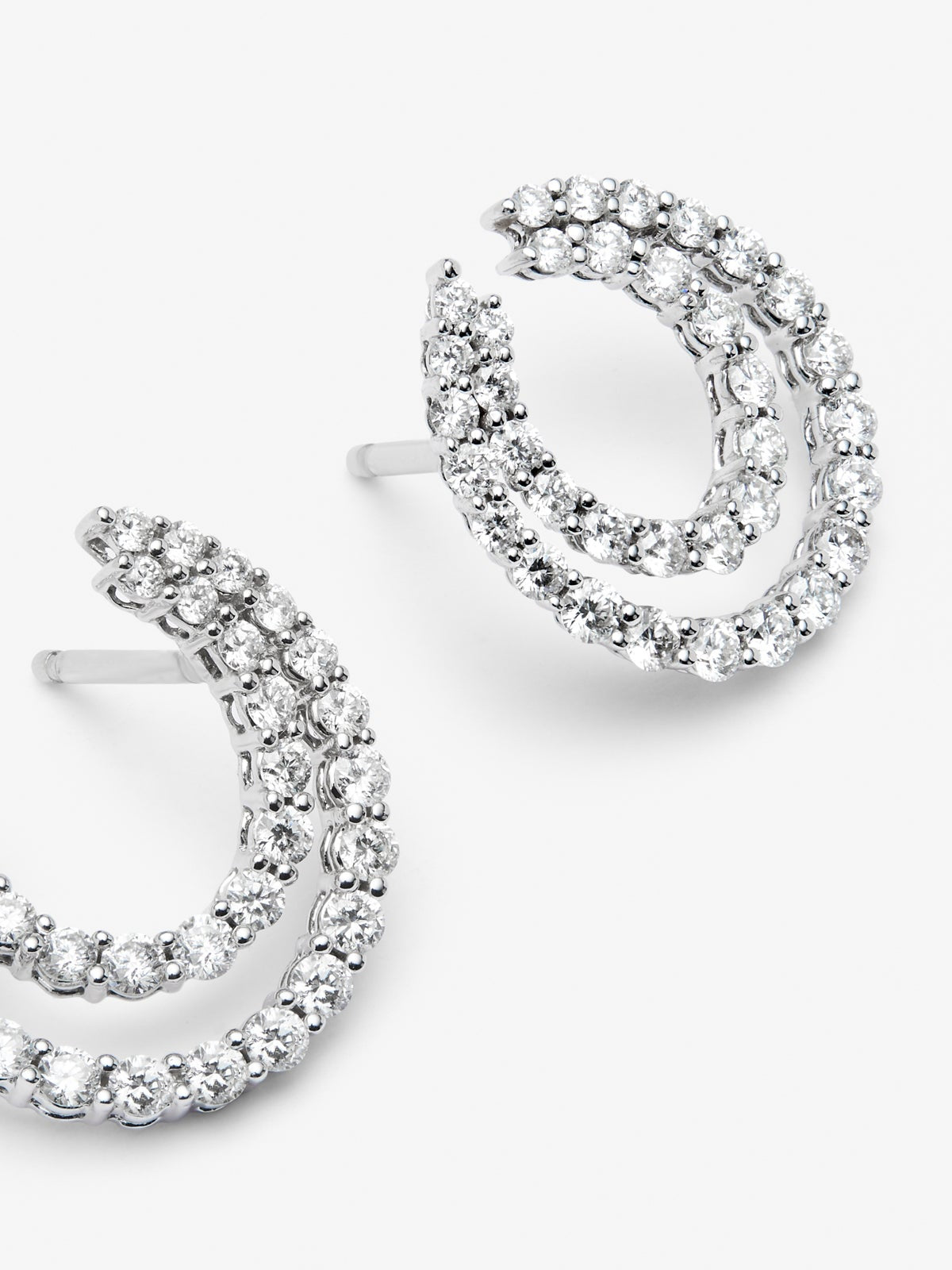 Pendientes de aro de oro blanco de 18K con diamantes en talla brillante con un total de 1,18 cts