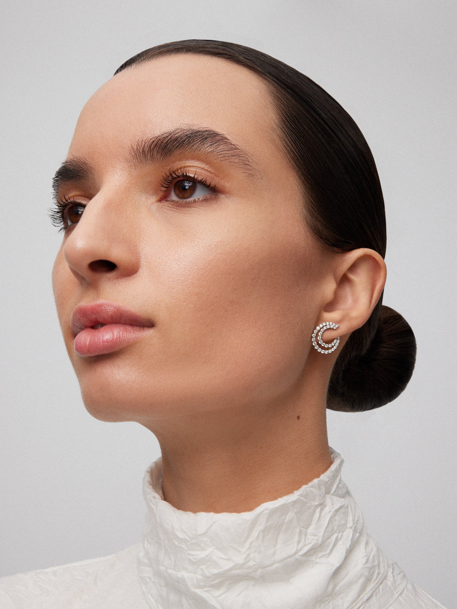 Pendientes de aro de oro blanco de 18K con diamantes en talla brillante con un total de 1,18 cts