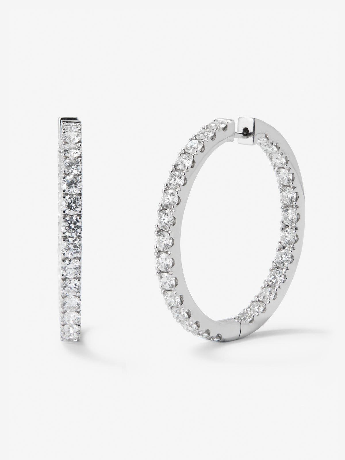 Pendientes aro de oro blanco de 18K con diamantes en garra