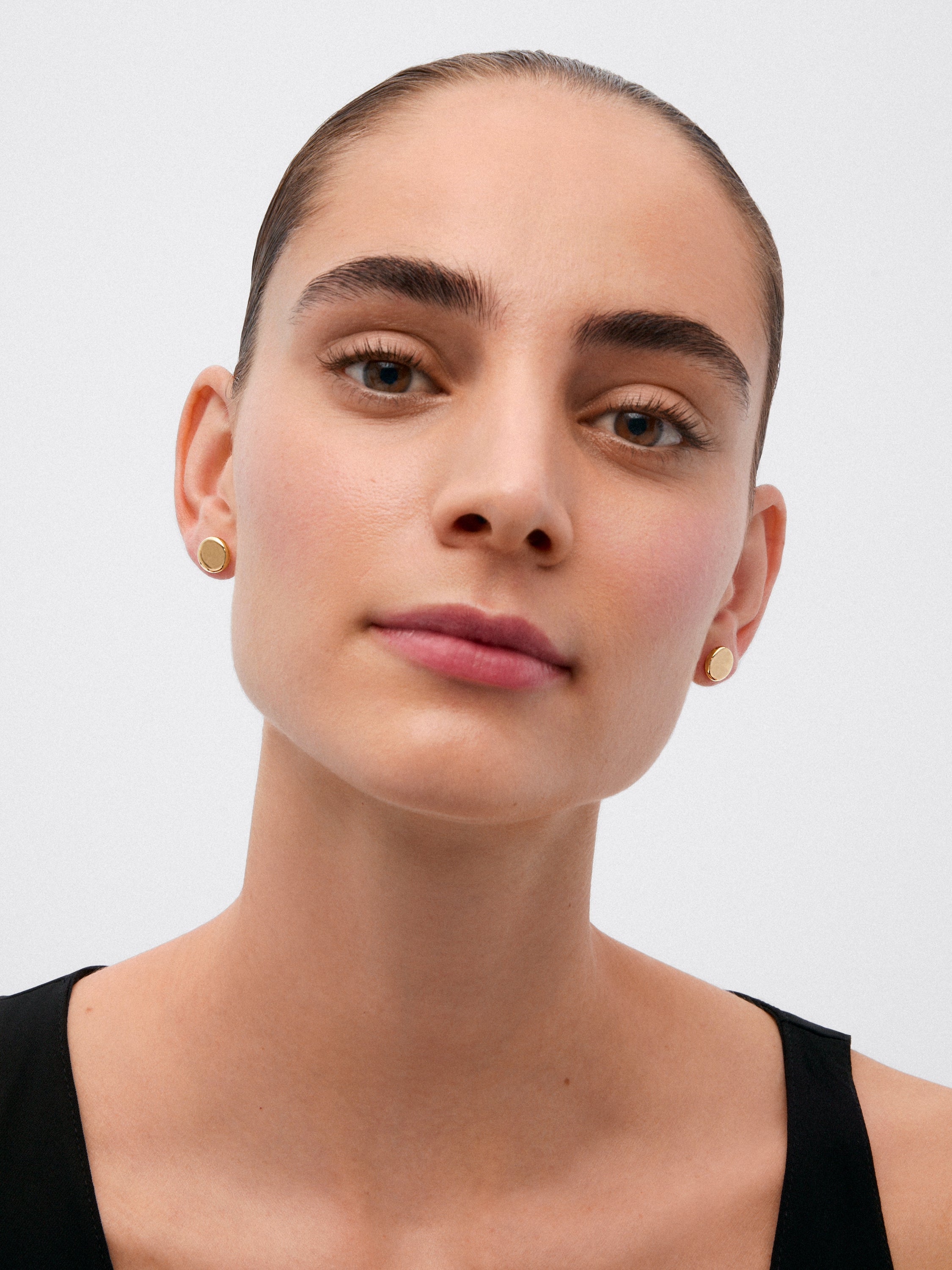Pendientes de botón de oro amarillo de 18K de 10mm