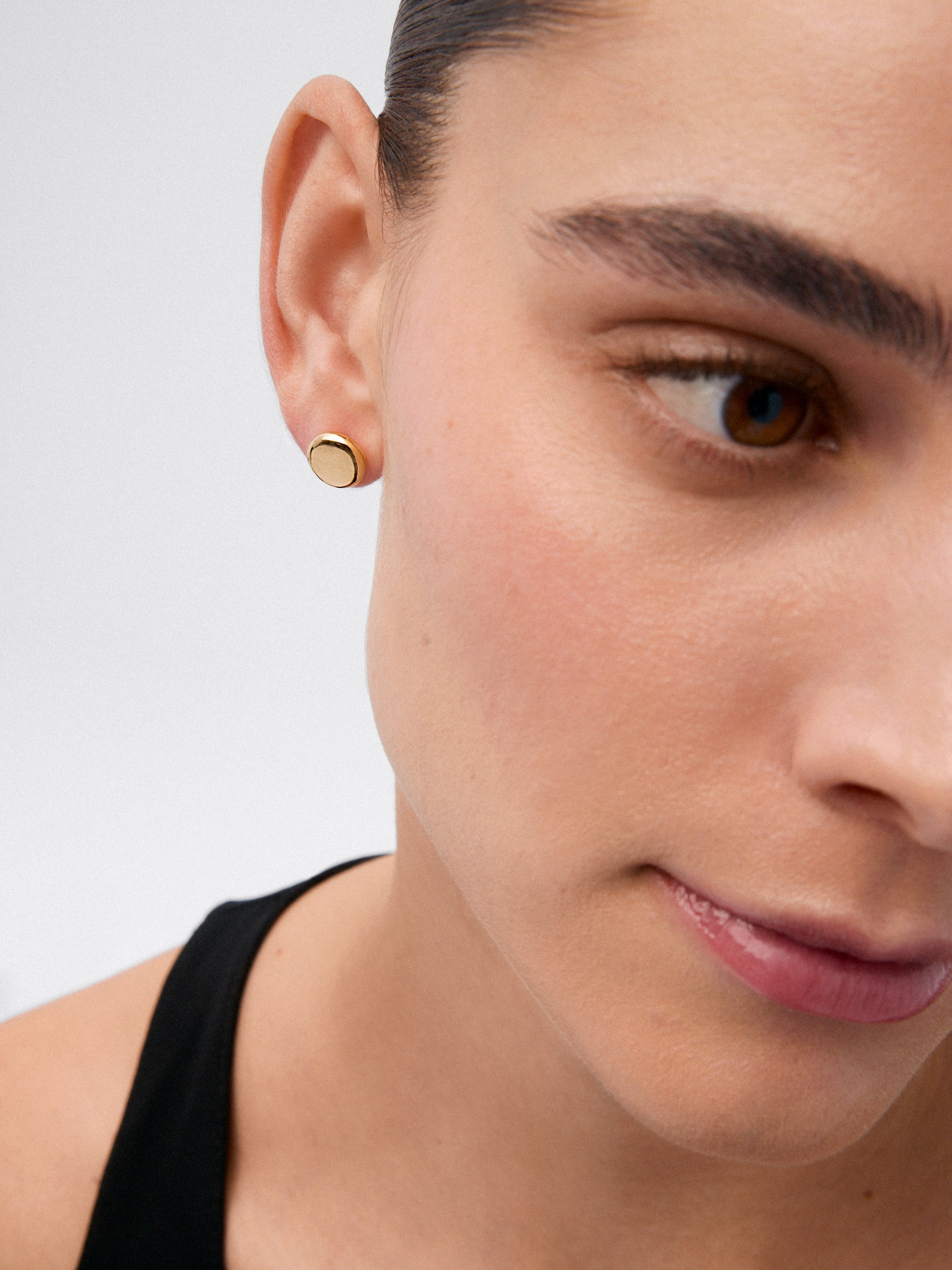 Pendientes de botón de oro amarillo de 18K de 10mm