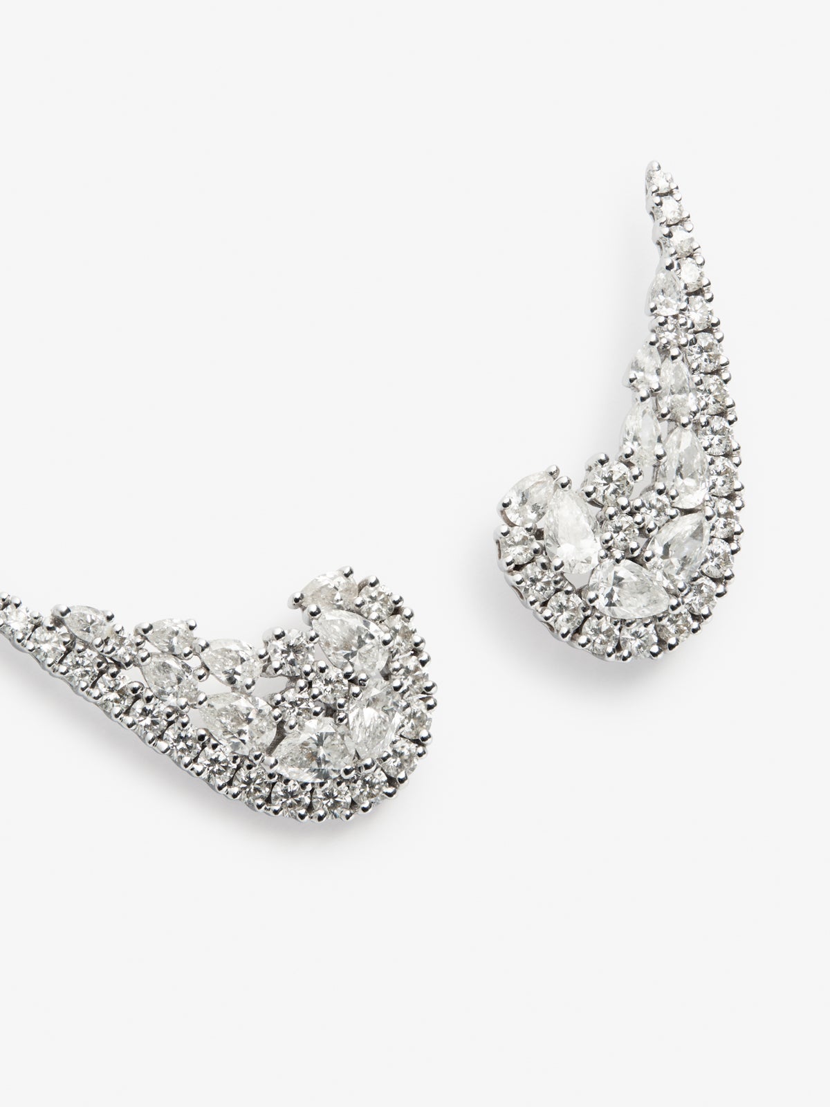 Pendientes de oro blanco de 18K con diamantes 3,02 cts