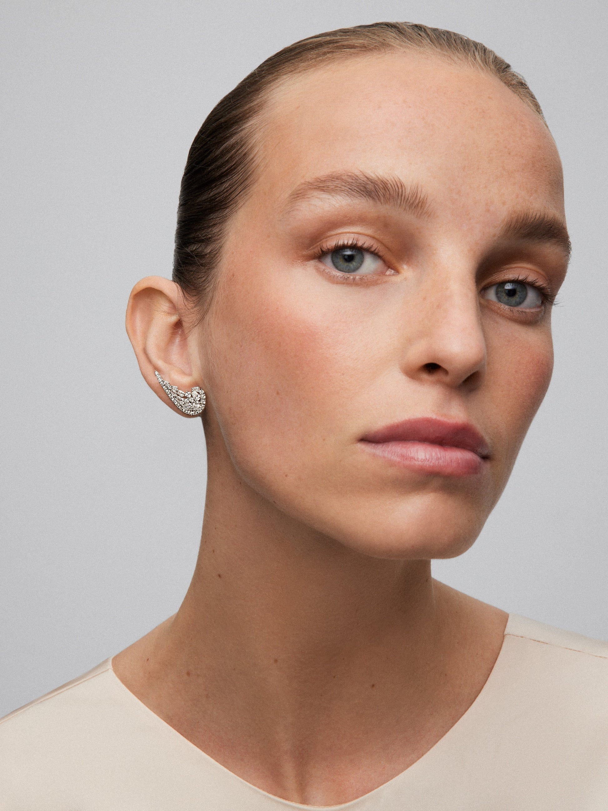 Pendientes de oro blanco de 18K con diamantes 3,02 cts