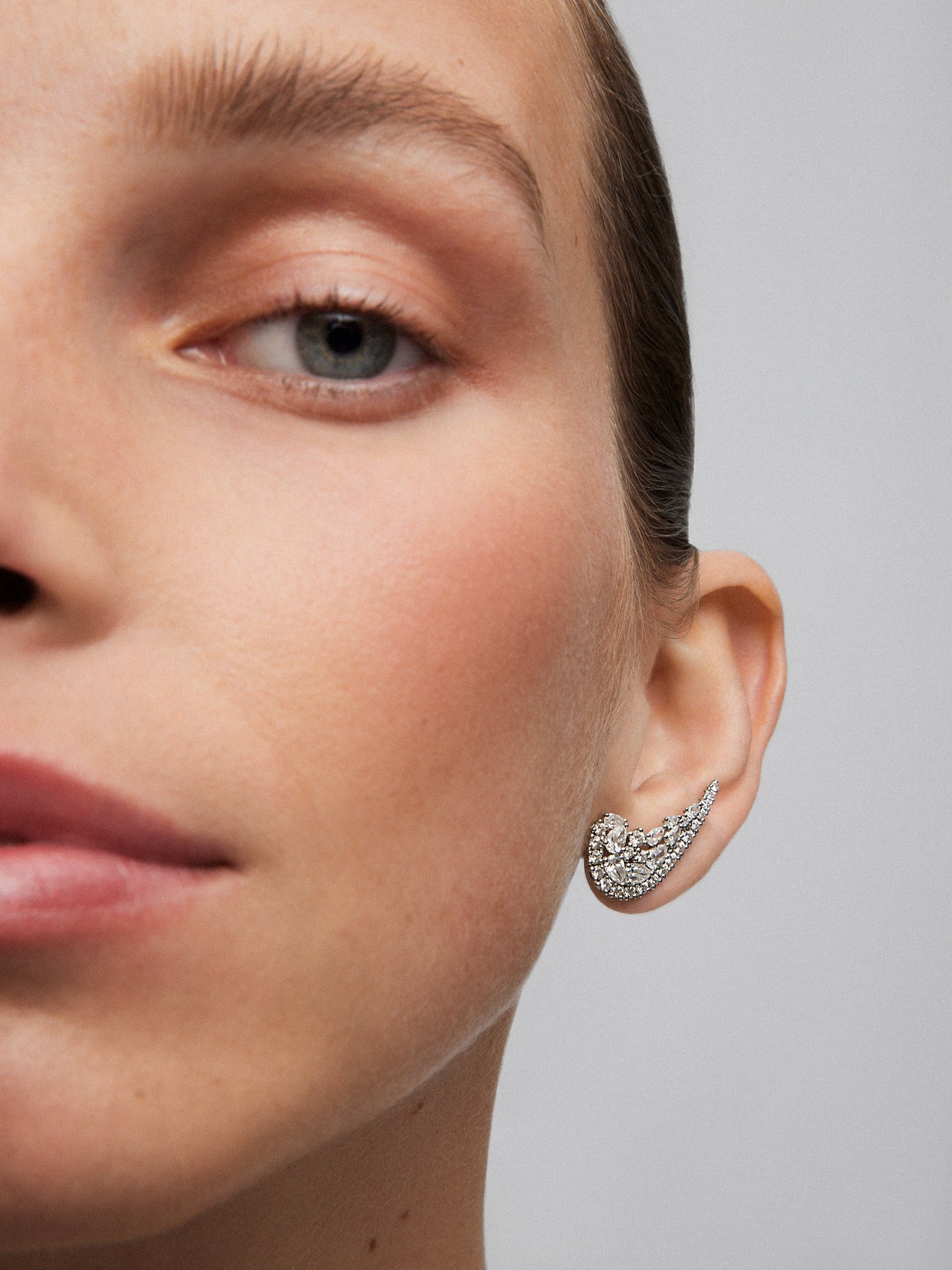 Pendientes de oro blanco de 18K con diamantes 3,02 cts