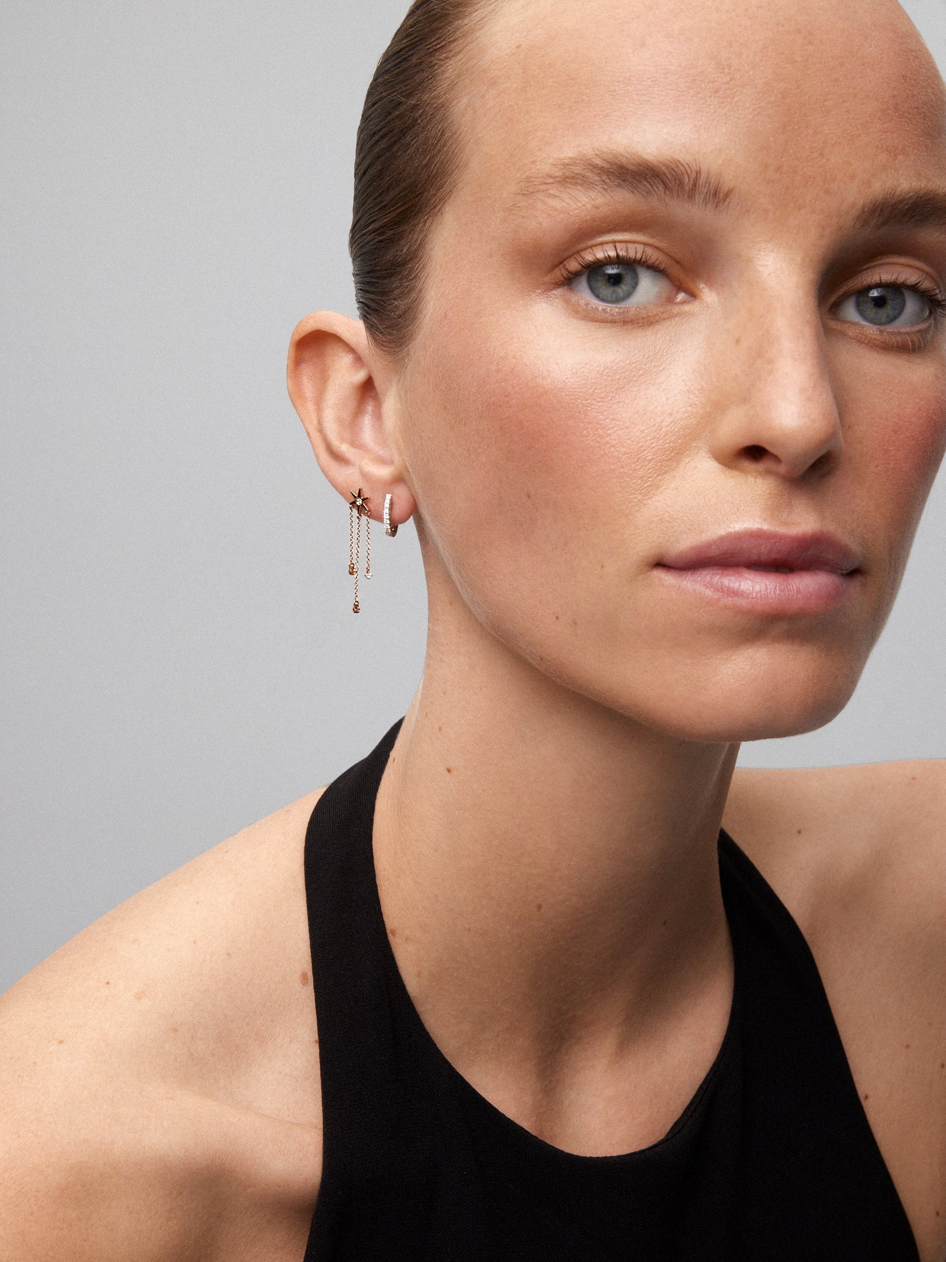 Pendiente individual largo de estrella de oro rosa de 18K con diamantes