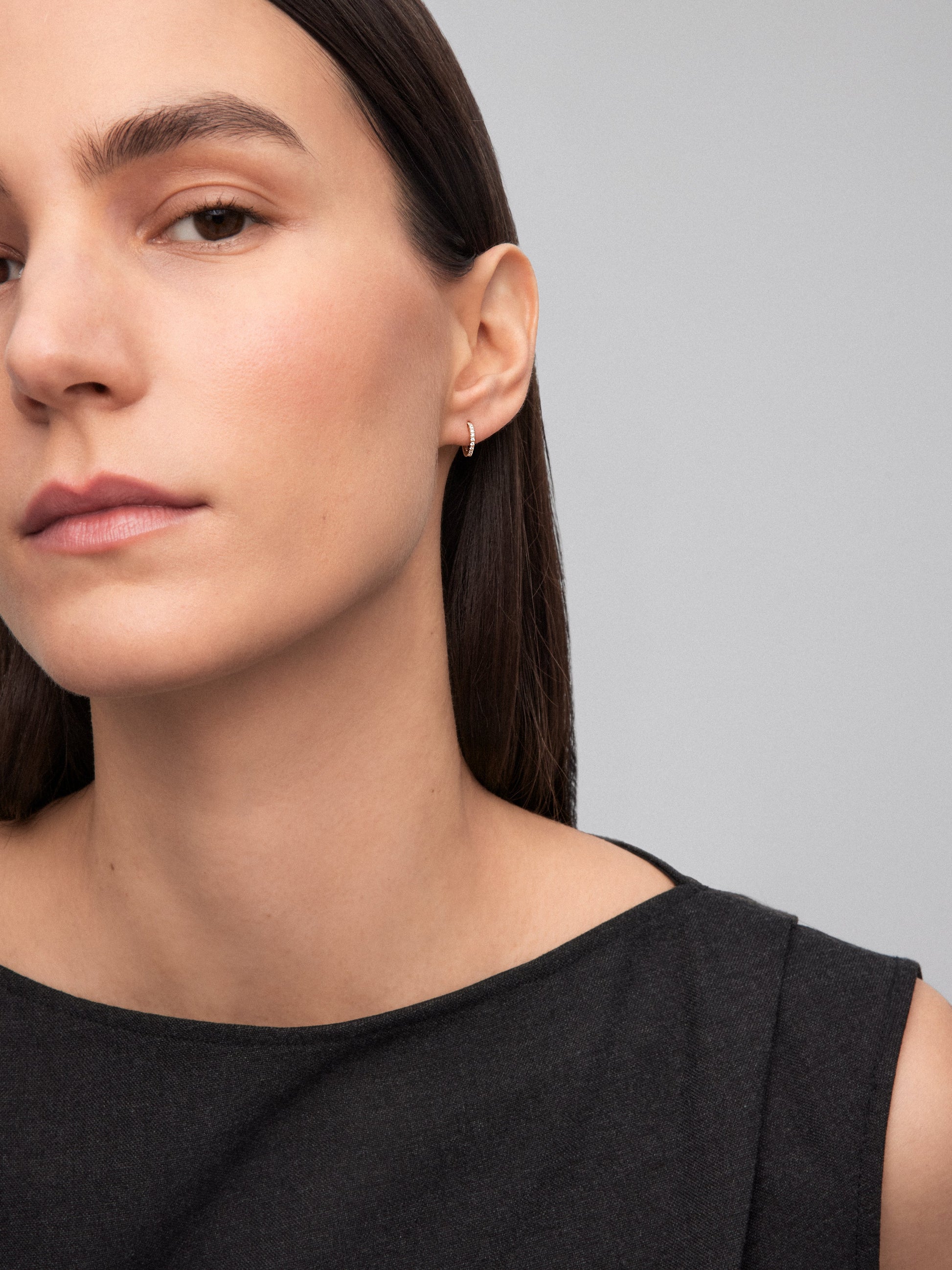 Pendientes de aro de oro amarillo de 18K con diamantes en talla brillante