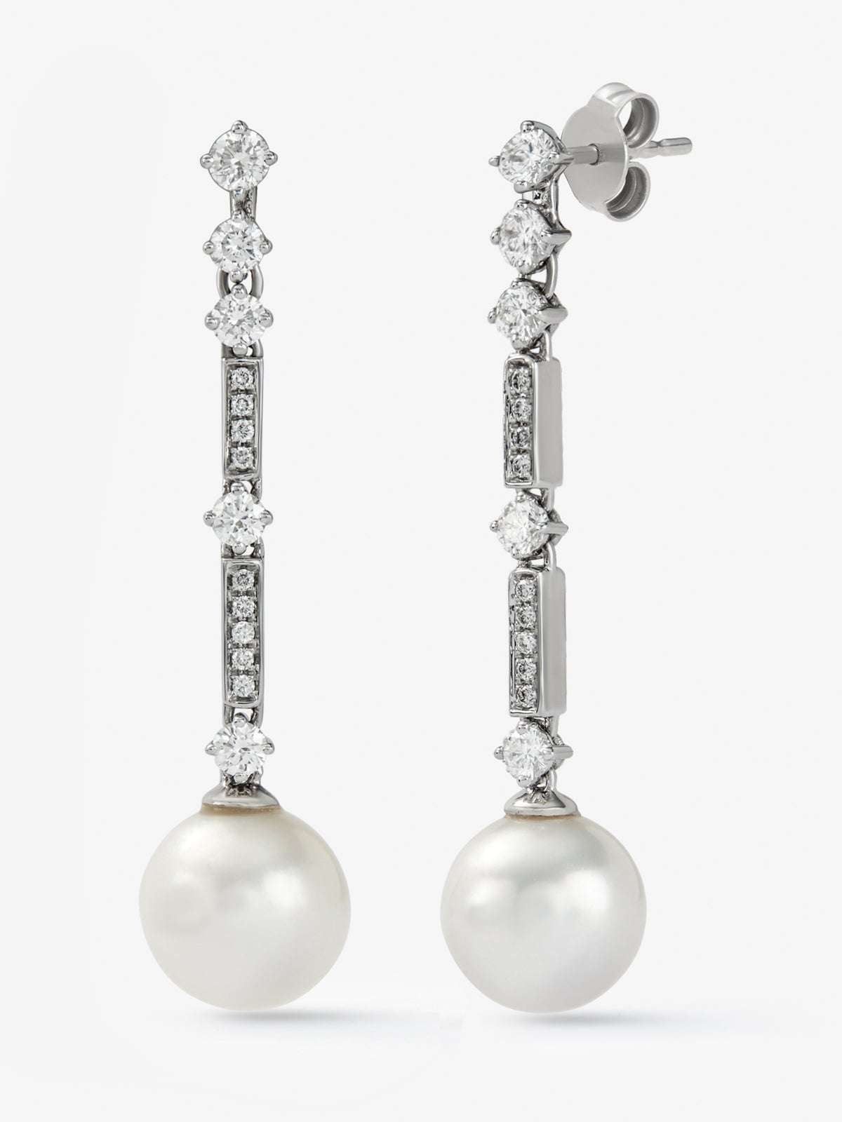 Pendientes de oro blanco de 18K con diamantes blancos en talla brillante de 1,1 cts y perlas australianas de 5mm