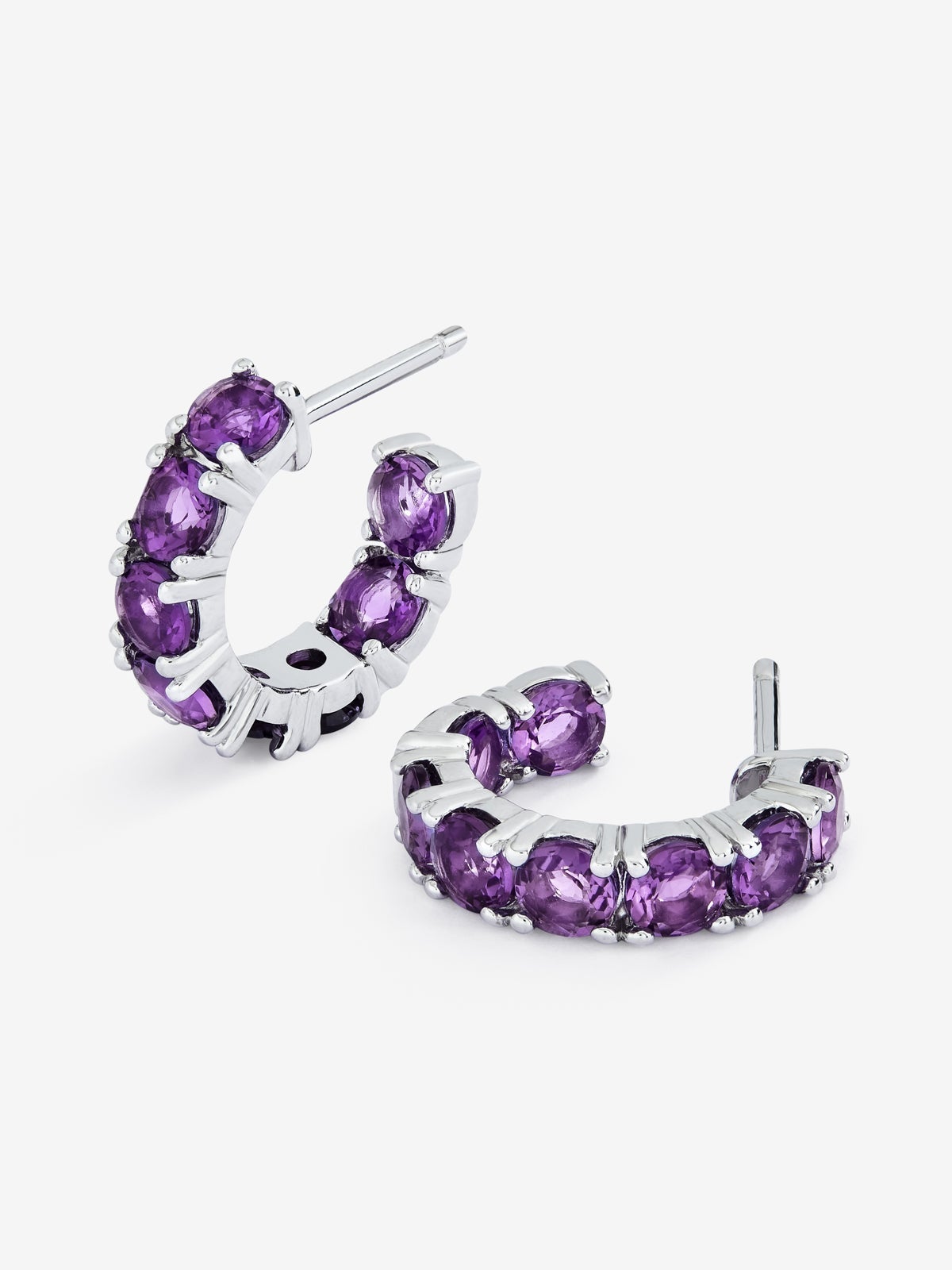 Pendientes de aro de plata 925 con 16 amatistas moradas en talla brillante con un total de 3,36 cts