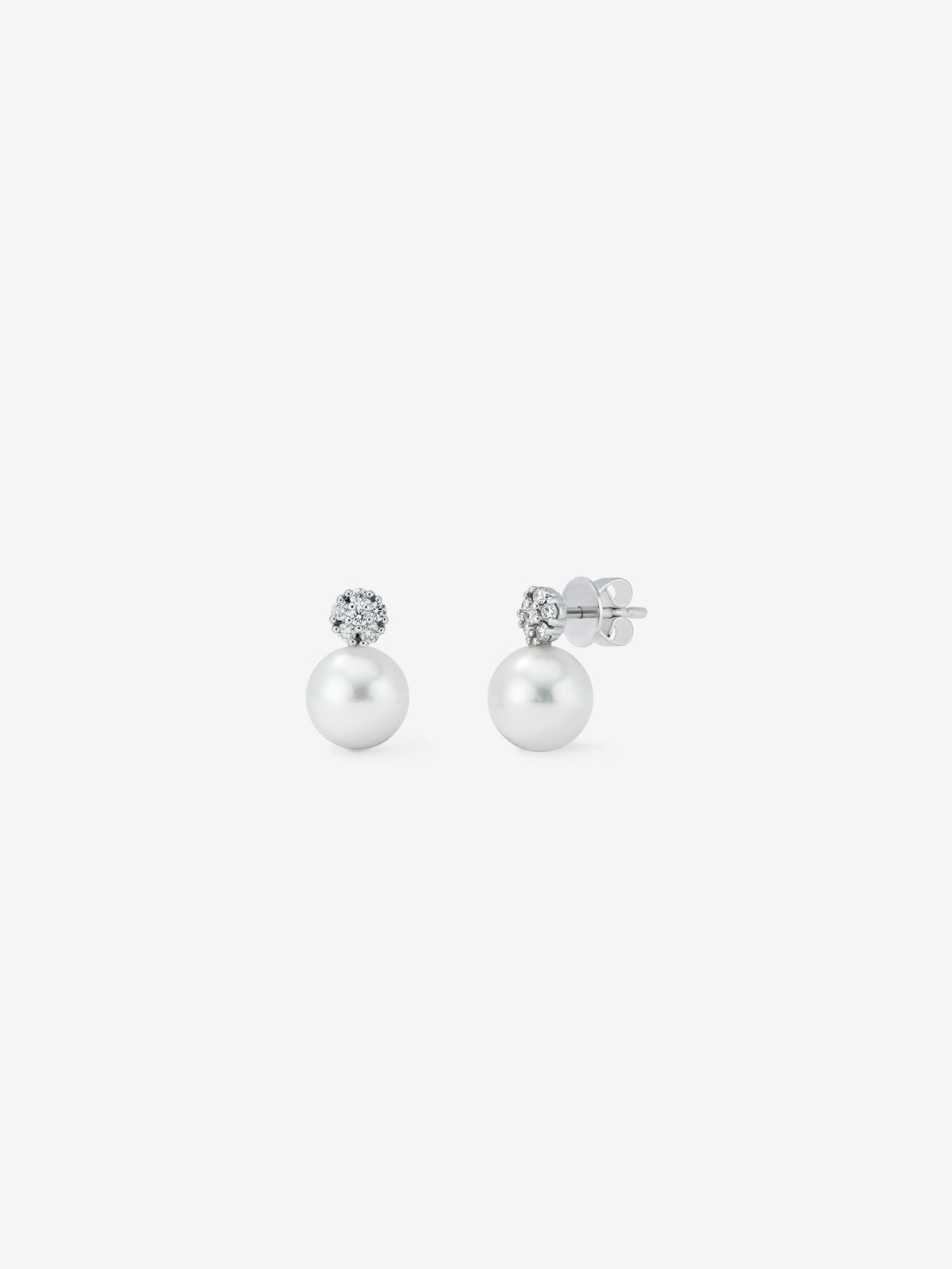 Pendientes de botón de oro blanco de 18K con perla australiana de 9 mm y 10 diamantes en talla brillante con un total de 0,44 cts