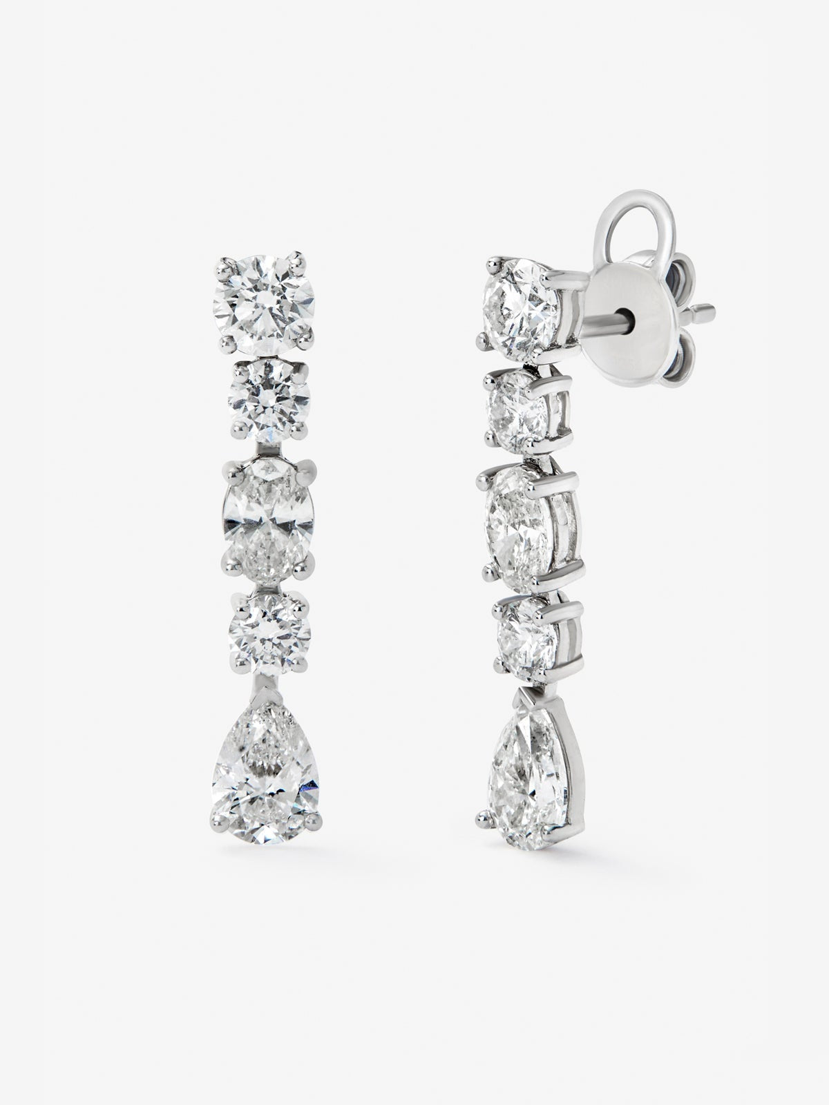 Pendientes de oro blanco de 18K con diamantes en talla brillante, pera y oval de 3,04 cts