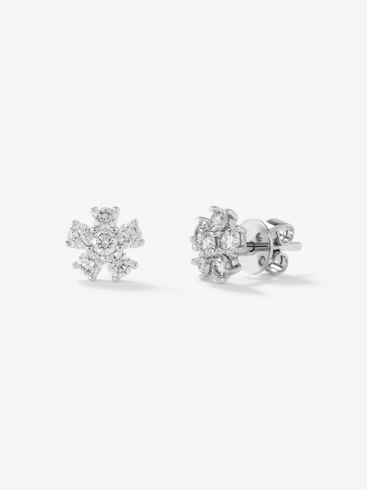 Pendientes de oro blanco de 18K en forma de flor con diamantes en talla brillante con un total de 0,95 cts