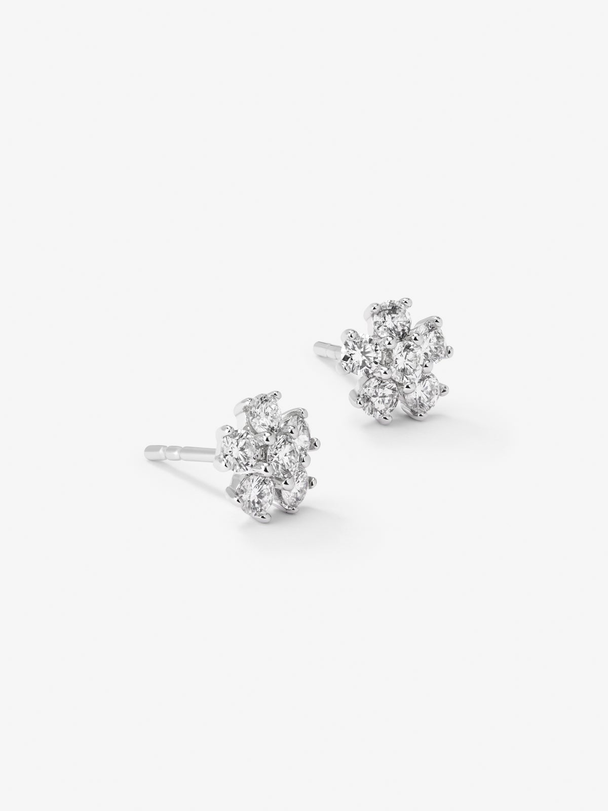 Pendientes de oro blanco de 18K en forma de flor con diamantes en talla brillante con un total de 0,95 cts