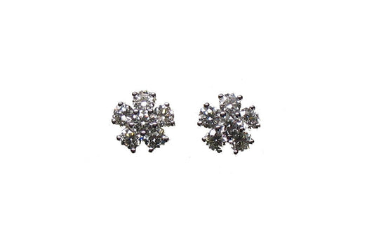 Pendientes flor de oro blanco de 18K con 12 diamantes en talla brillante con un total de 1,8 cts