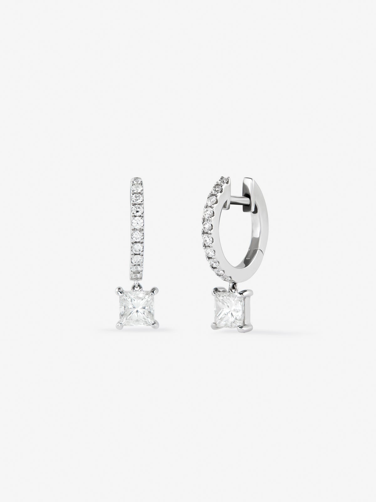 Pendientes de oro blanco de 18K con 2 diamantes en talla princesa con un total de 0,8 cts y 20 diamantes en talla brillante con un total de 0,19 cts