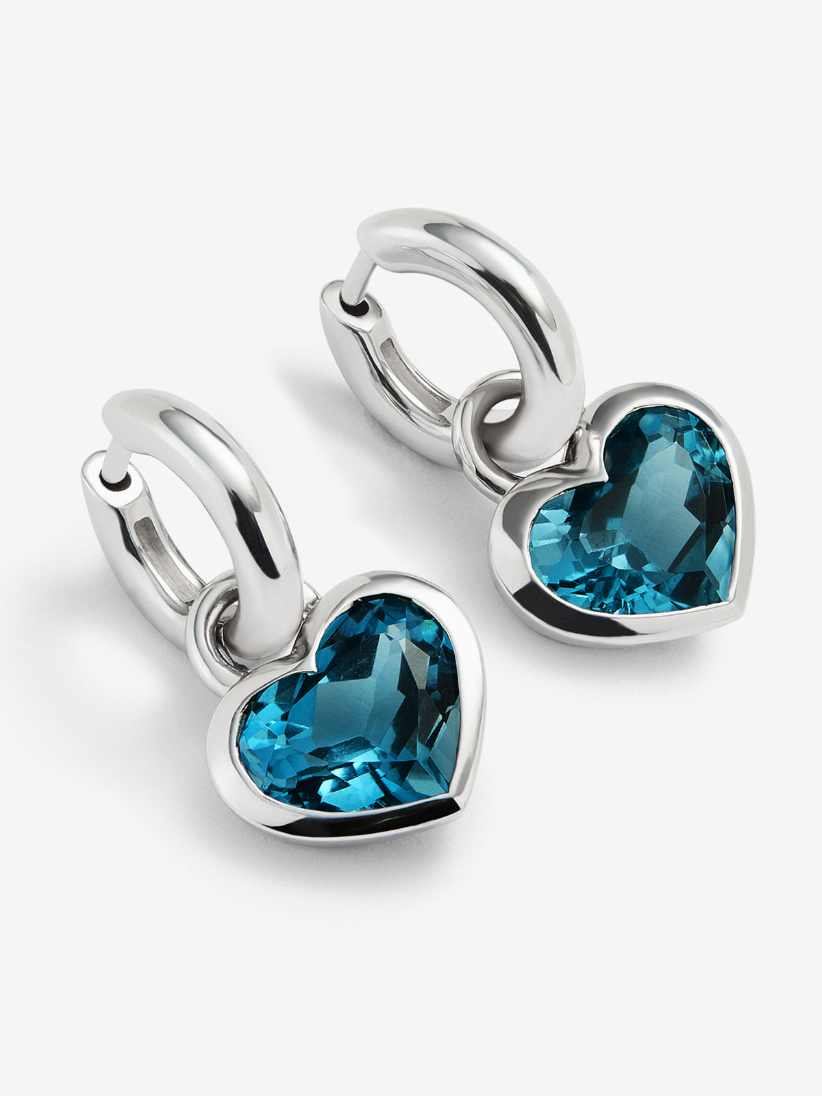 Pendientes de plata 925 con topacios azul london en talla corazón