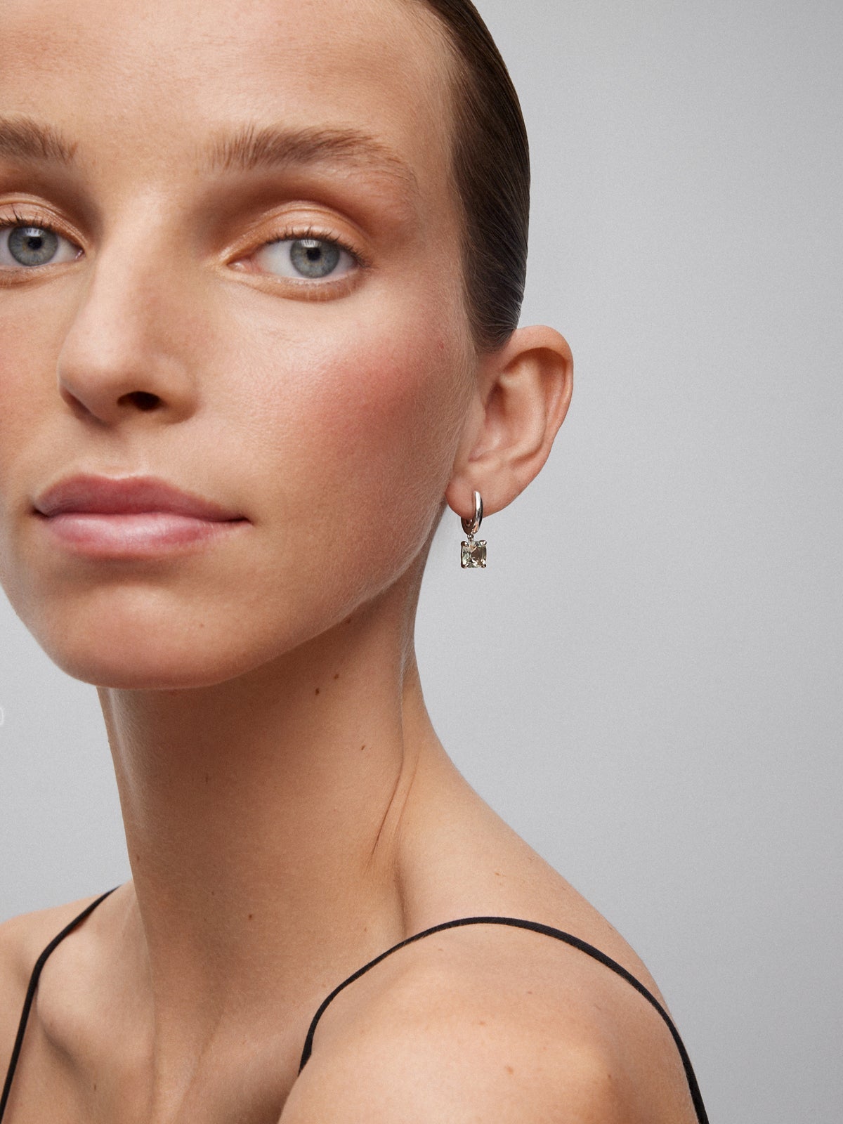 Pendientes de plata 925 con amatistas verdes en talla cushion de 3,2 cts