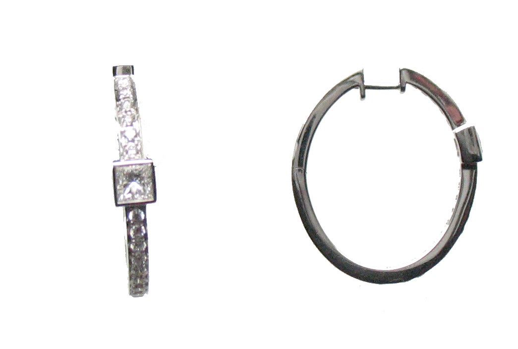 Pendientes de aro de oro blanco de 18K con diamantes en talla princesa y  brillante con un total de 1 ct