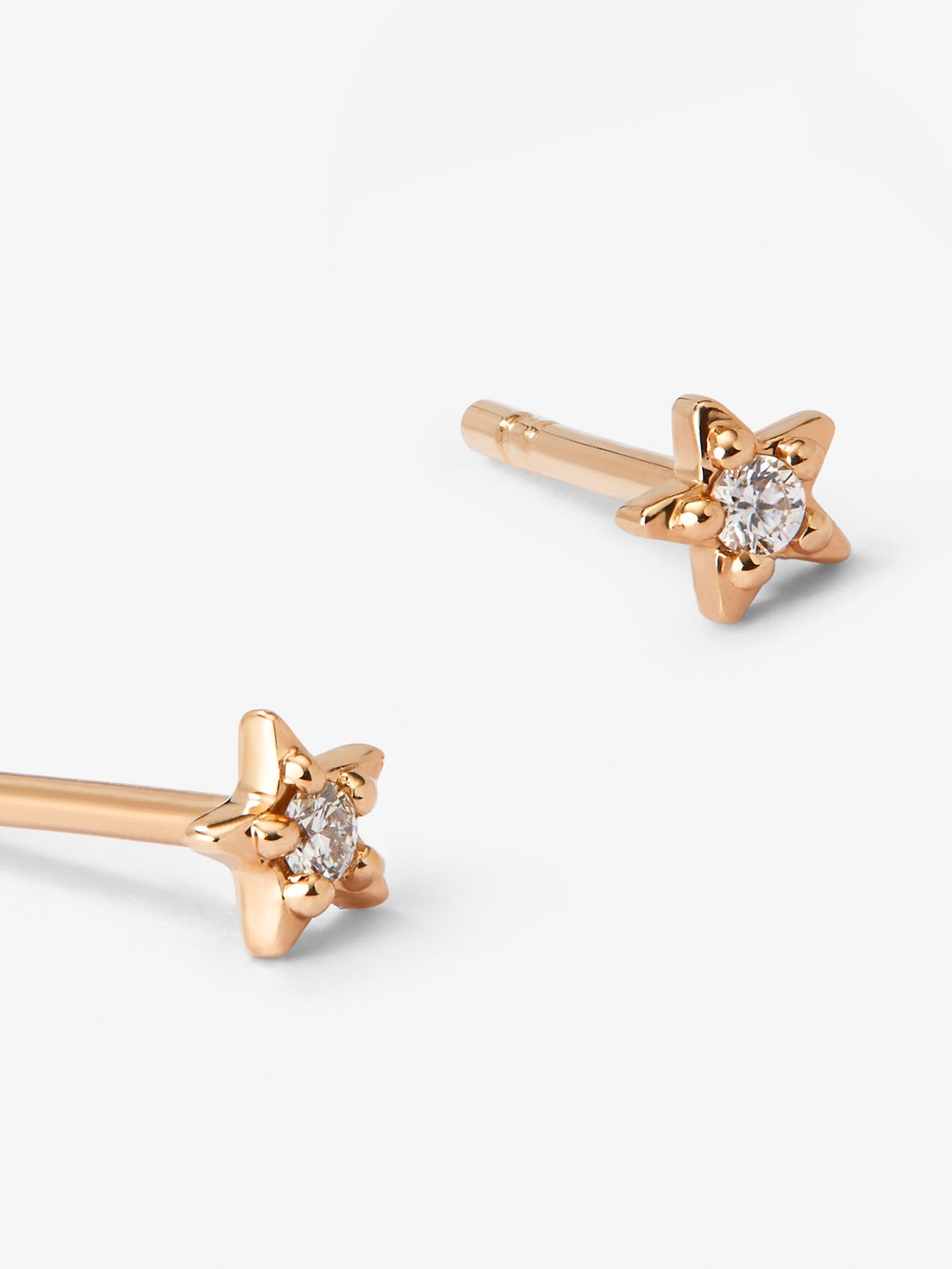 Pendientes de oro rosa de 18K con 2 diamantes en talla brillante con un total de 0,03 cts