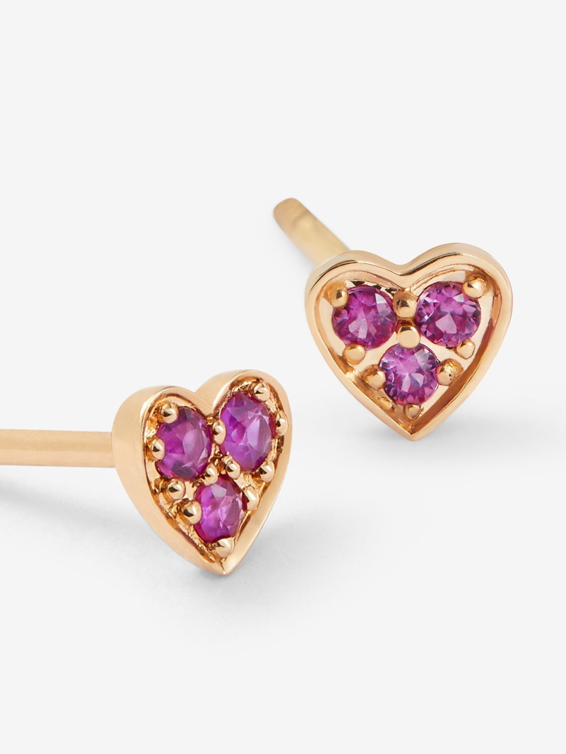 Pendientes de oro rosa de 18K con pavé de zafiros rosas en talla brillante con un total de 0,17 cts
