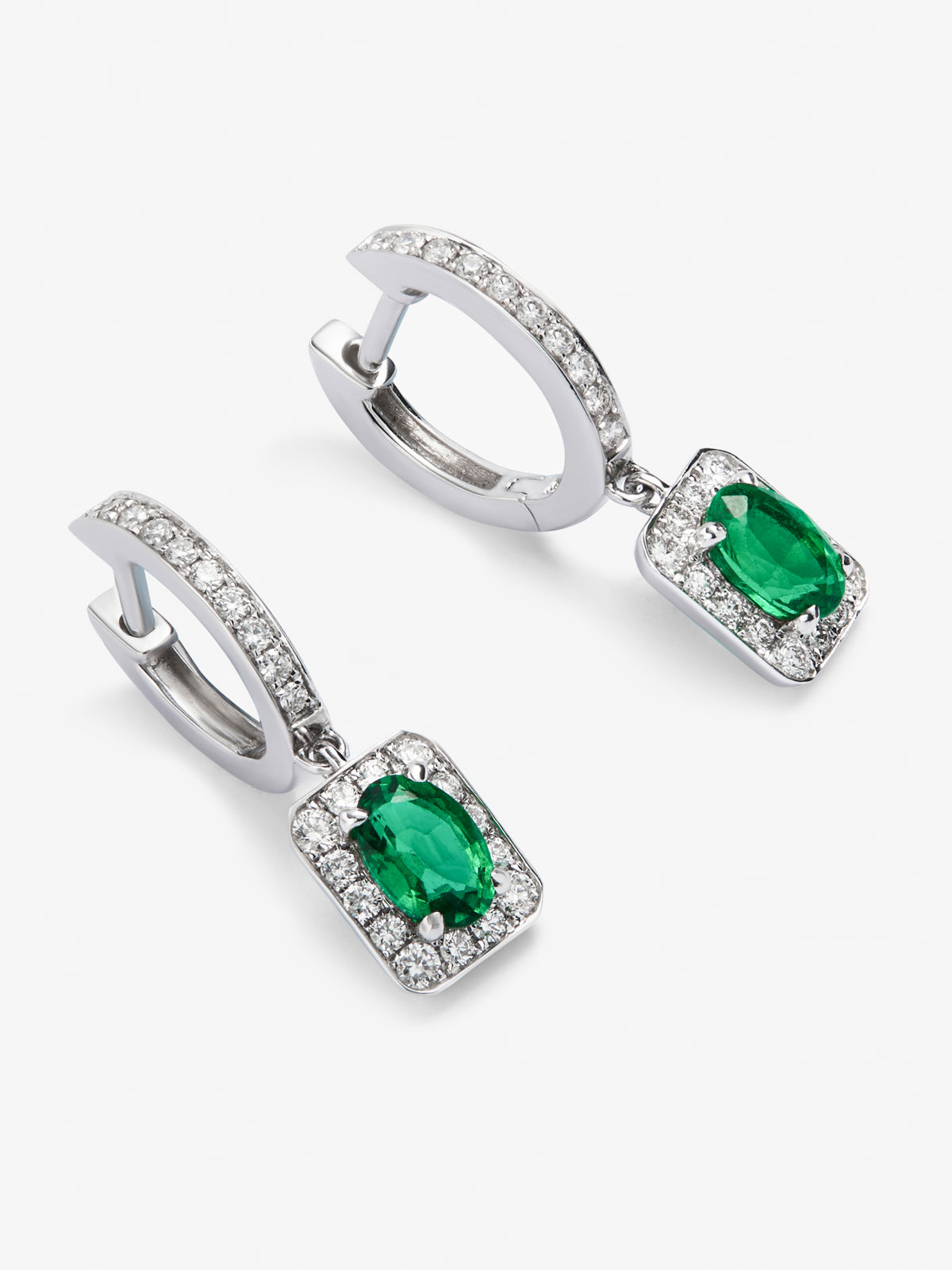 18kt White Gold Creole earrings with 0.53cts and diamonds emerald