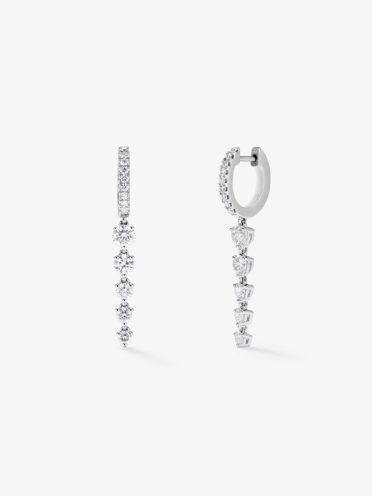 Pendientes largos de oro blanco con diamantes