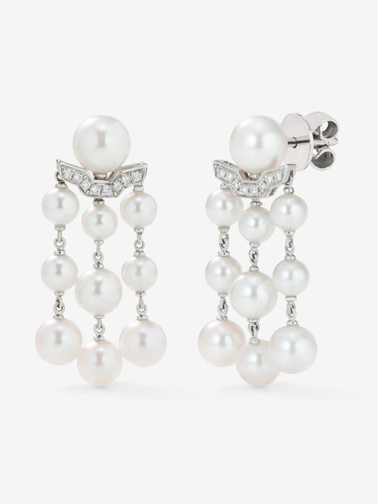 Pendientes de oro blanco de 18K con 20 perlas akoya y 16 diamantes en talla brillante con un total de 0,08 cts