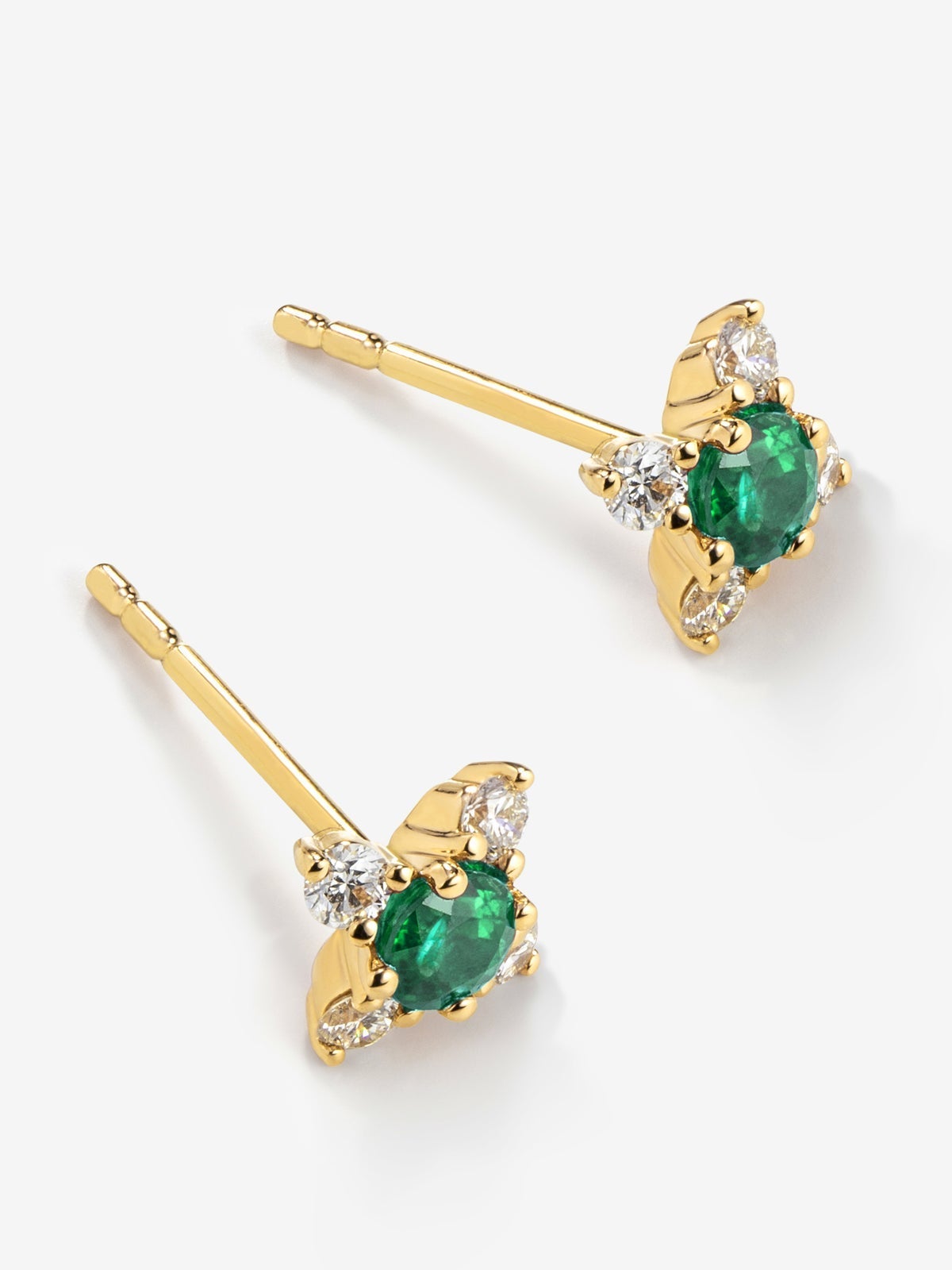 Pendientes flor de oro amarillo de 18K con esmeralda y diamantes