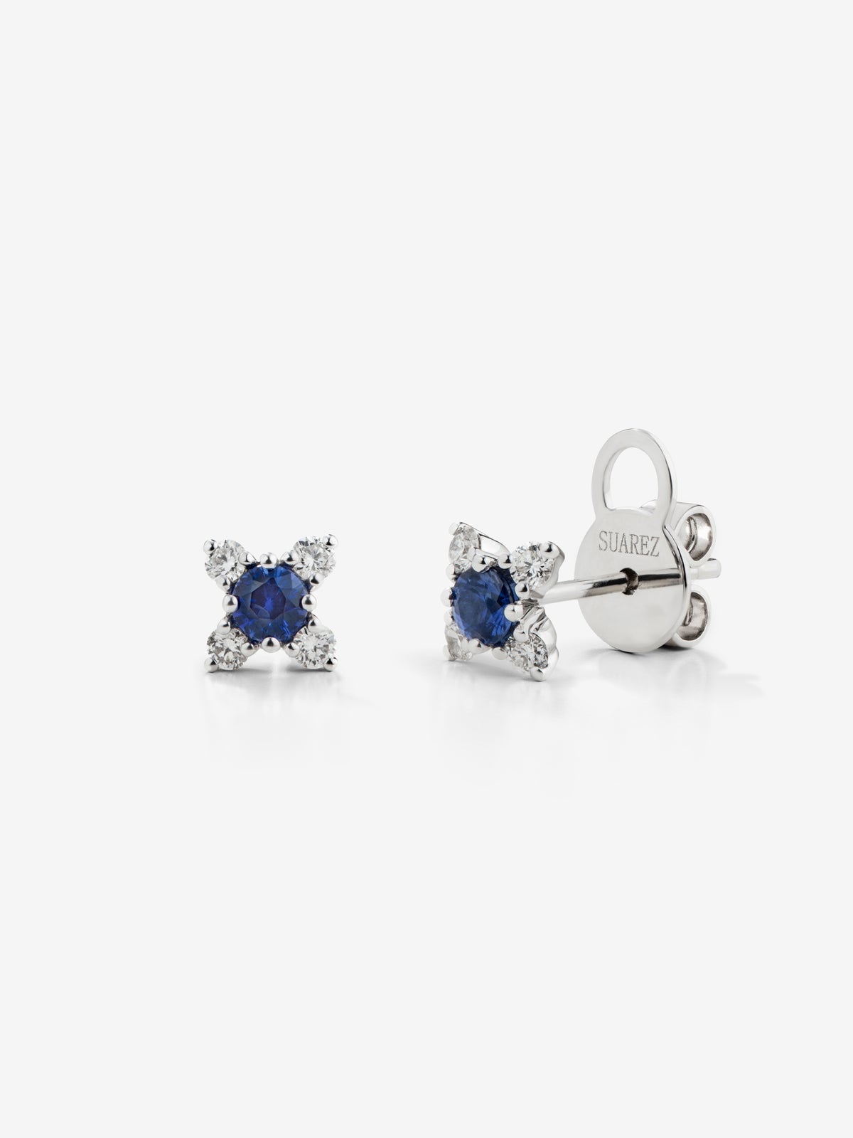 Pendientes de aro de oro blanco de 18K con 2 zafiros azules en talla brillante con un total de 0,26 cts y 8 diamantes en talla brillante con un total de 0,16 cts