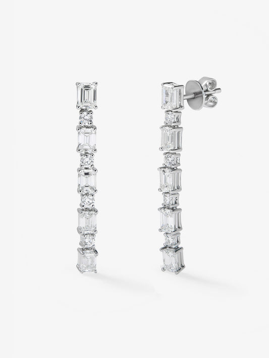Pendientes de oro blanco de 18K con diamantes blancos en talla esmeralda de 3,21 cts y diamantes bancos en talla brillante de 0,5 cts