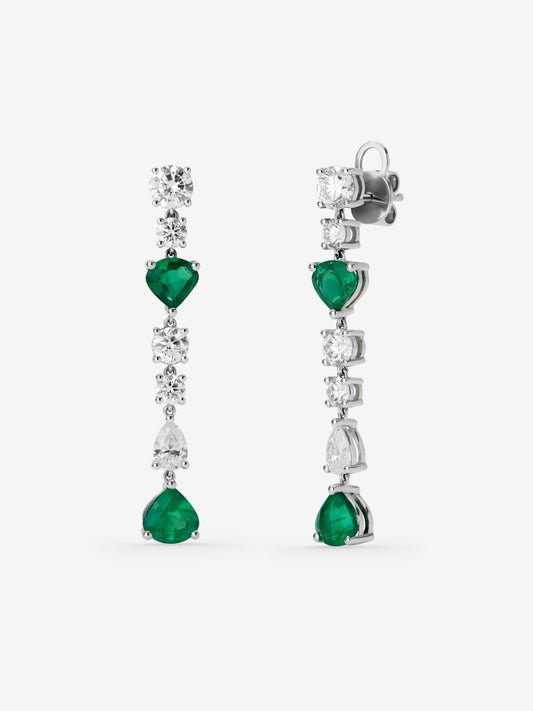 18K white gold pending with green emeralds in 1.91 cts and white diamonds in pear and bright diamonds of 1.93 cts