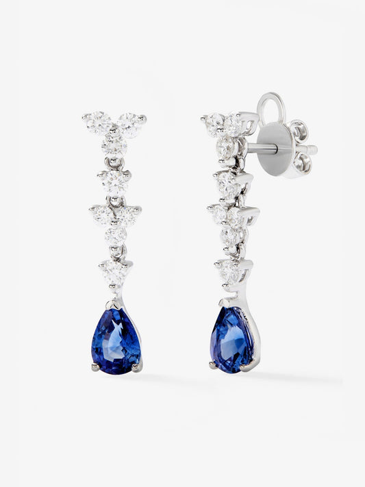 Pendientes de oro blanco de 18K con 2 zafiros azules en talla pera con un total de 1,68 cts y 16 diamantes en talla brillante con un total de 0,76 cts