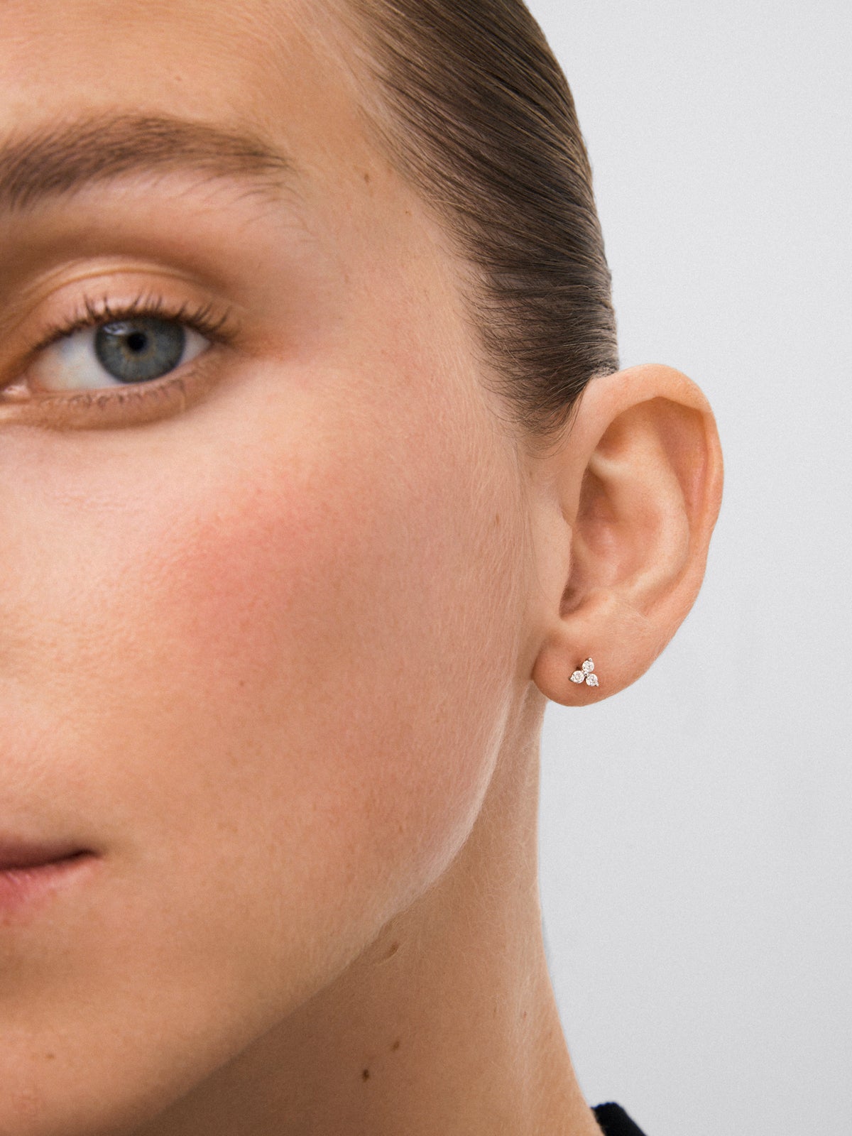 Pendientes de oro blanco de 18K con diamantes blancos en talla brillante de 0,18 cts