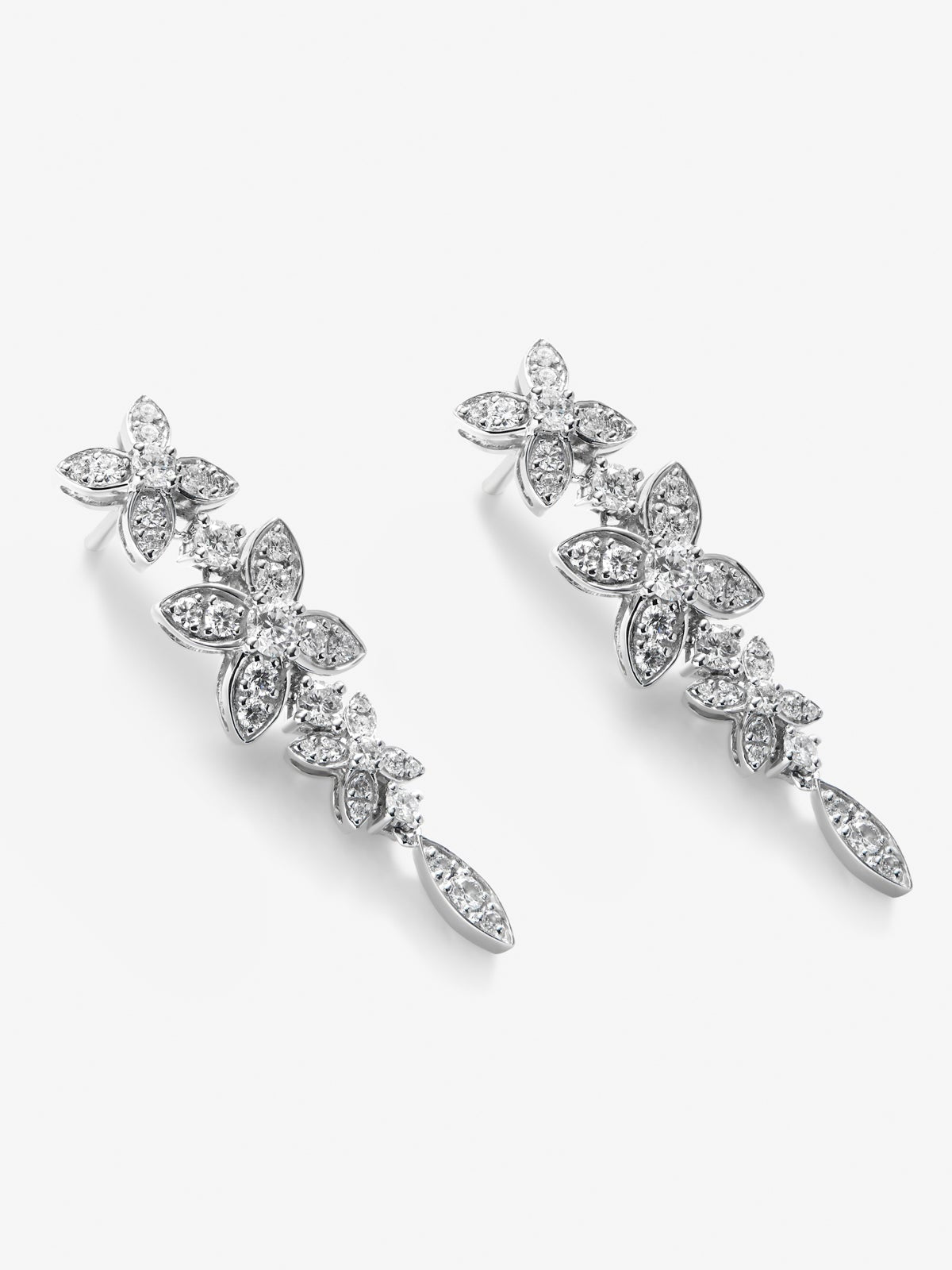 Pendientes de oro blanco de 18K con diamantes blancos en talla brillante de 1,092 cts