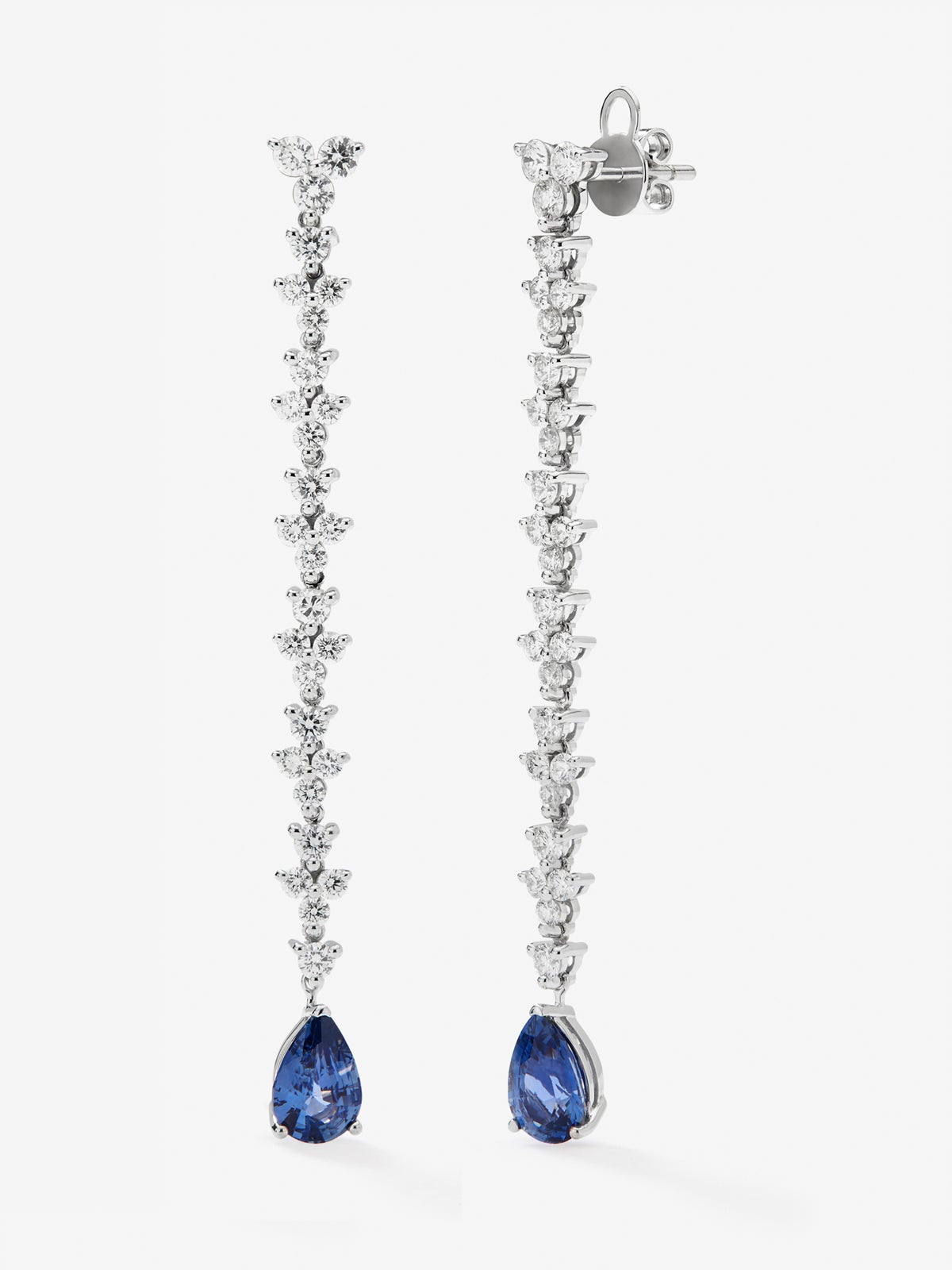 Pendientes de oro blanco de 18K con zafiros azules en talla pera de 2,86 cts y diamantes blancos en talla brillante de 2,42 cts